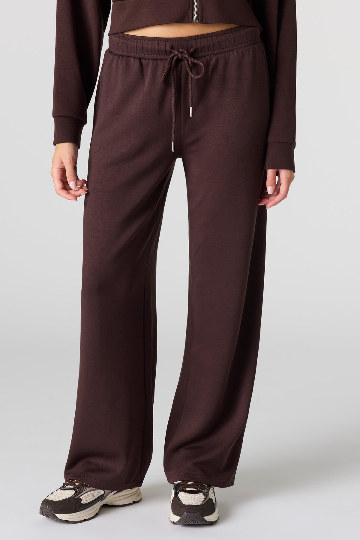 Vue alternative 2. Pantalon U/A à jambe large en scuba
