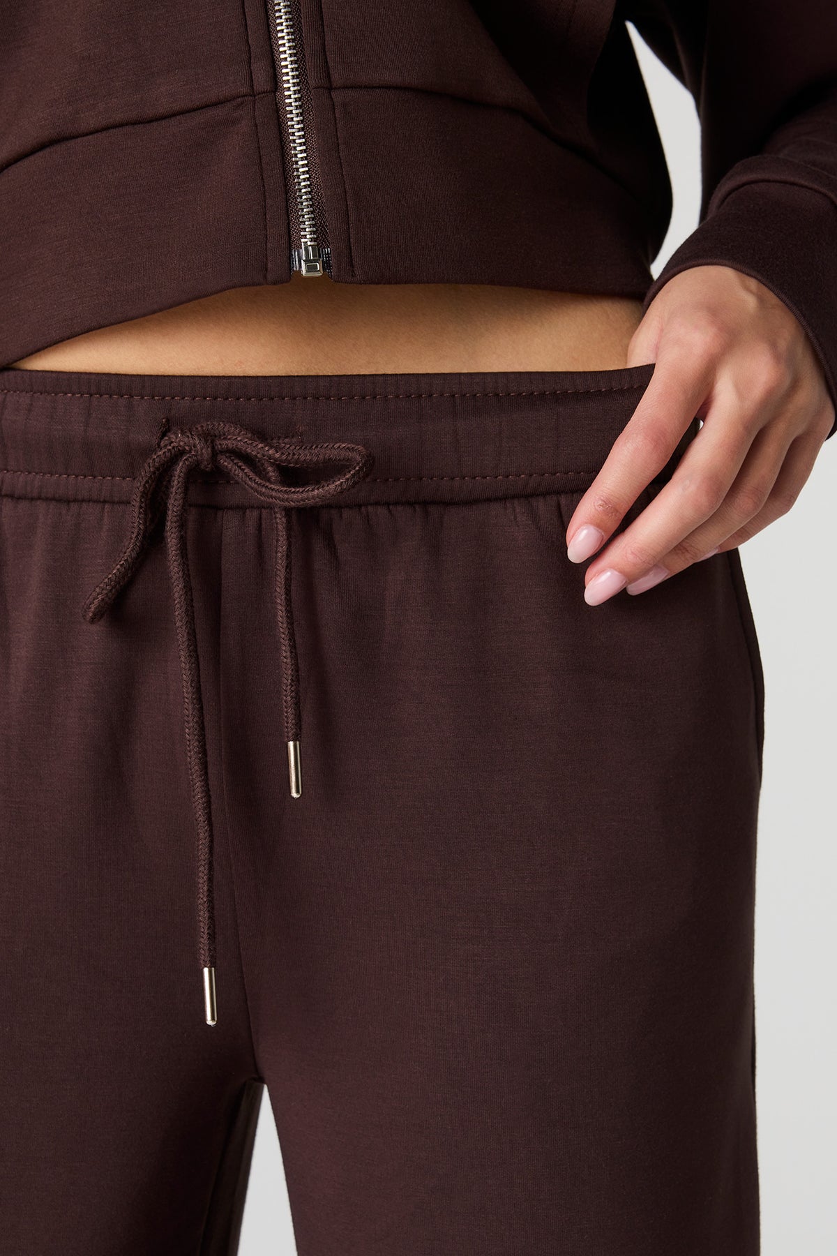 Vue alternative 4. Pantalon U/A à jambe large en scuba
