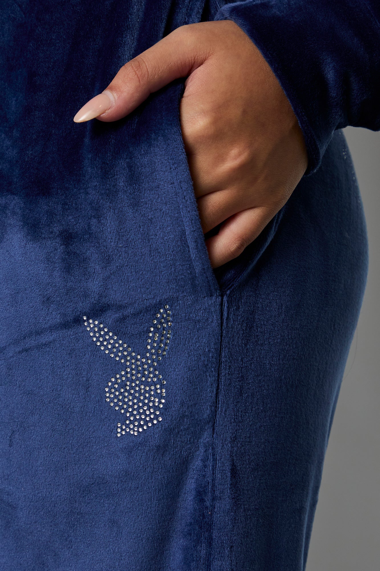 Pantalon à jambe évasée en velours avec imprimé Playboy pierres du Rhin