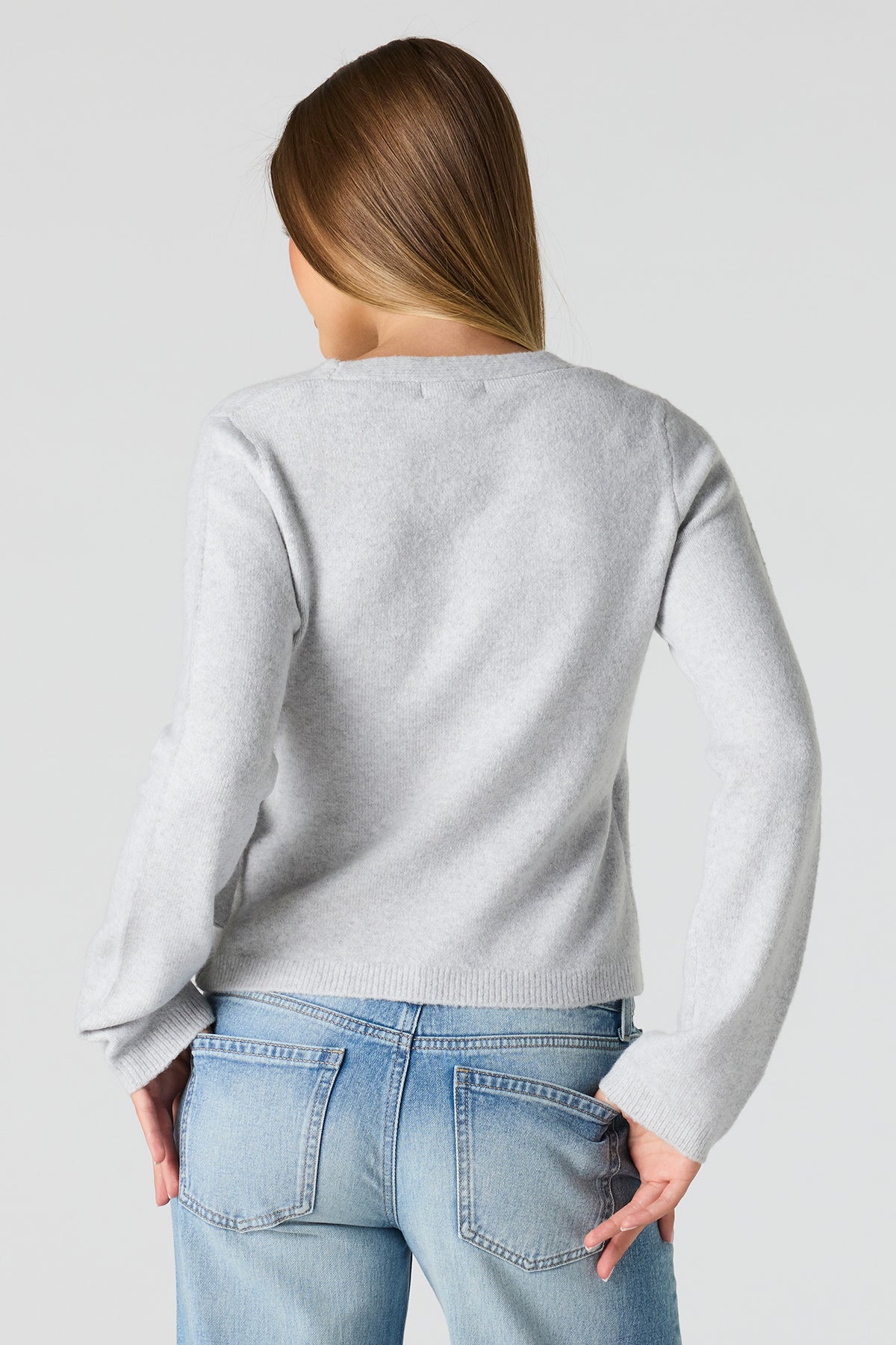 Vue alternative 2. Chandail croisé en tricot pelucheux