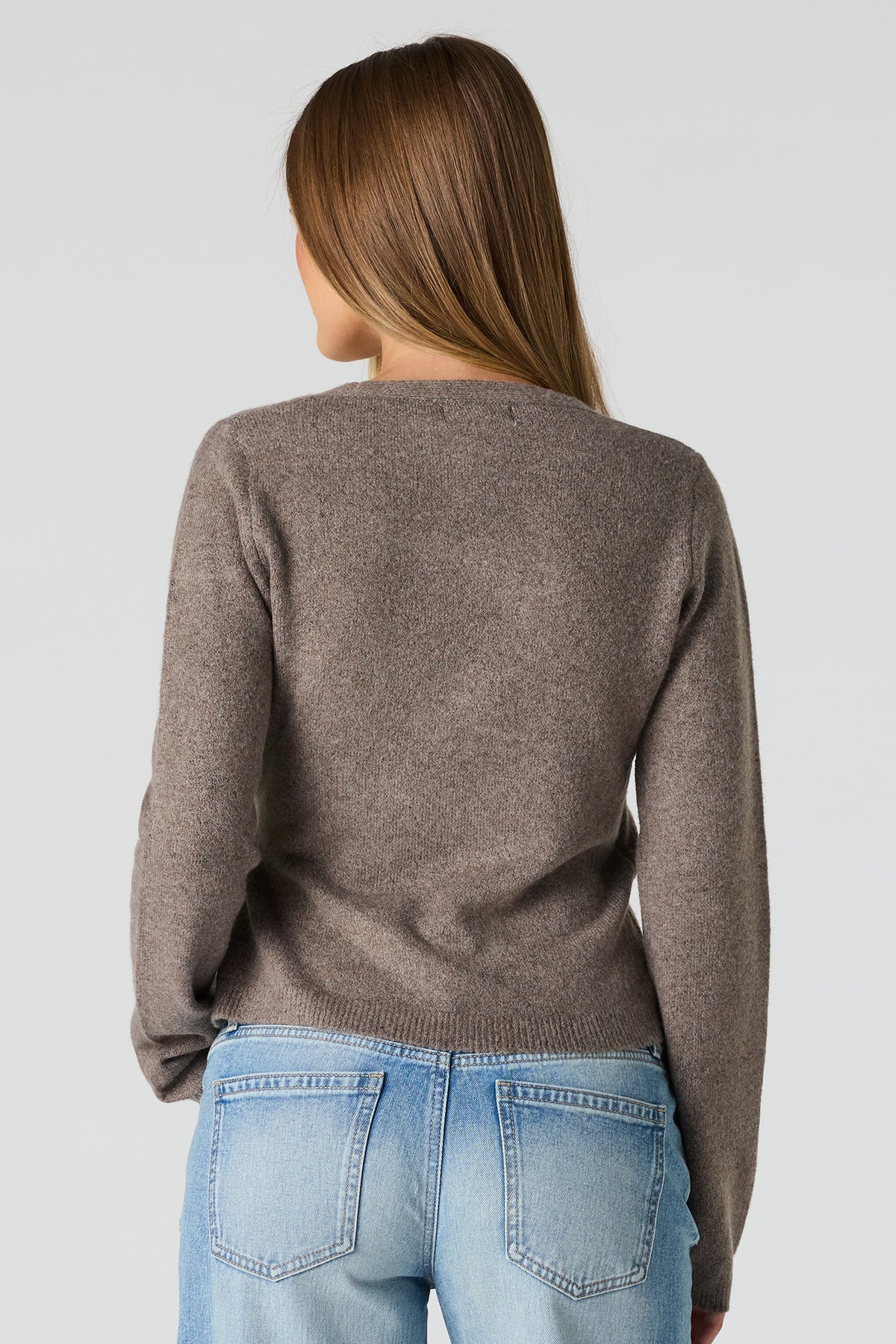 Vue alternative 2. Chandail croisé en tricot pelucheux