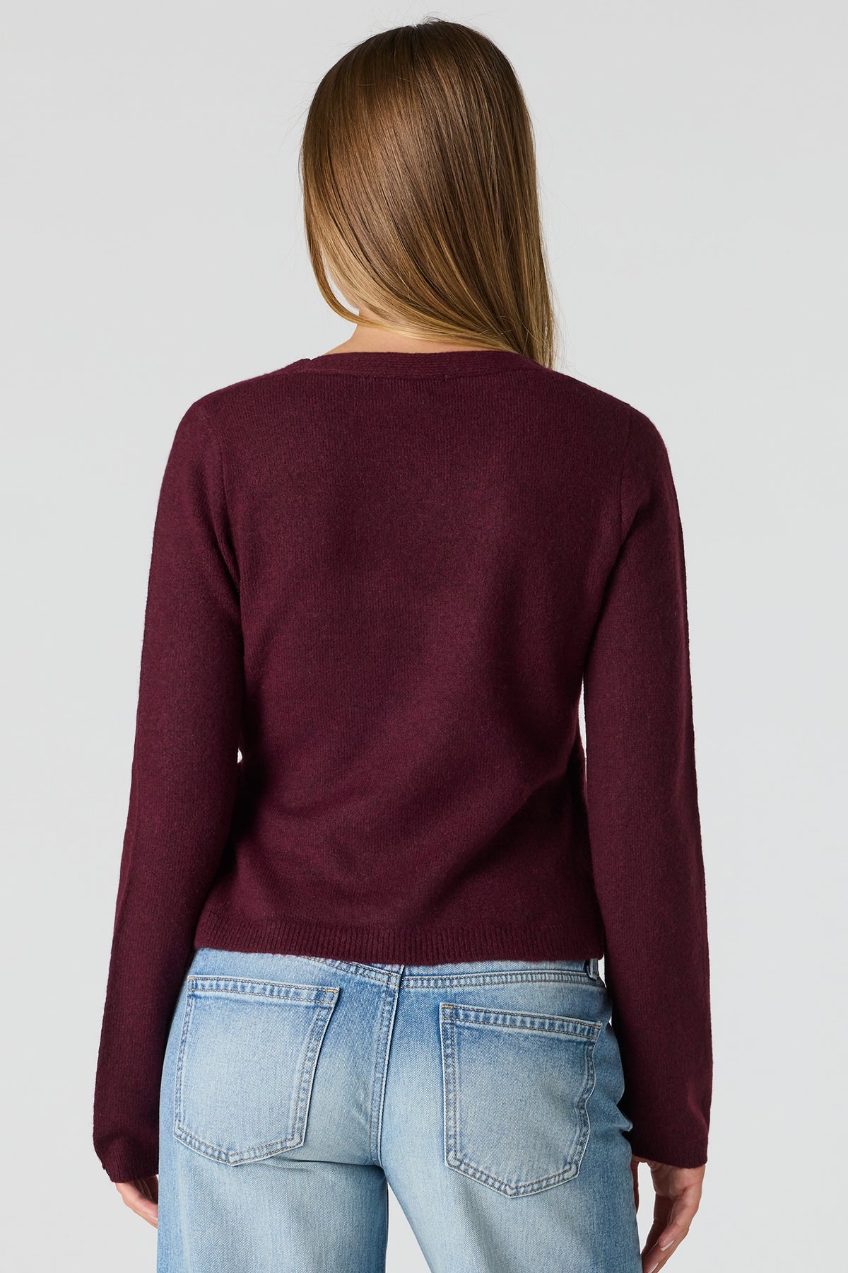 Vue alternative 2. Chandail croisé en tricot pelucheux