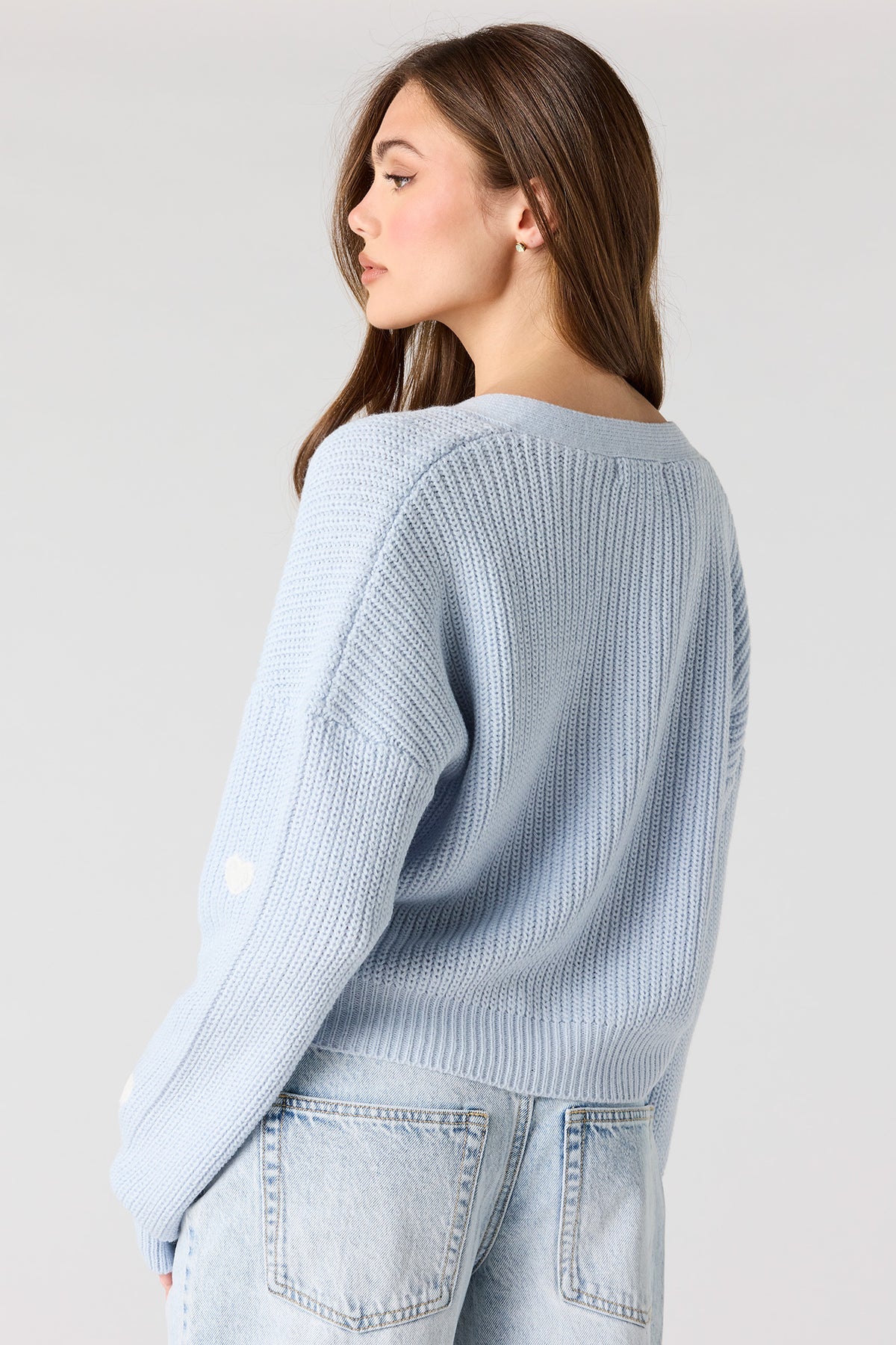 Vue alternative 2. Cardigan boutonné avec coeur en 3D