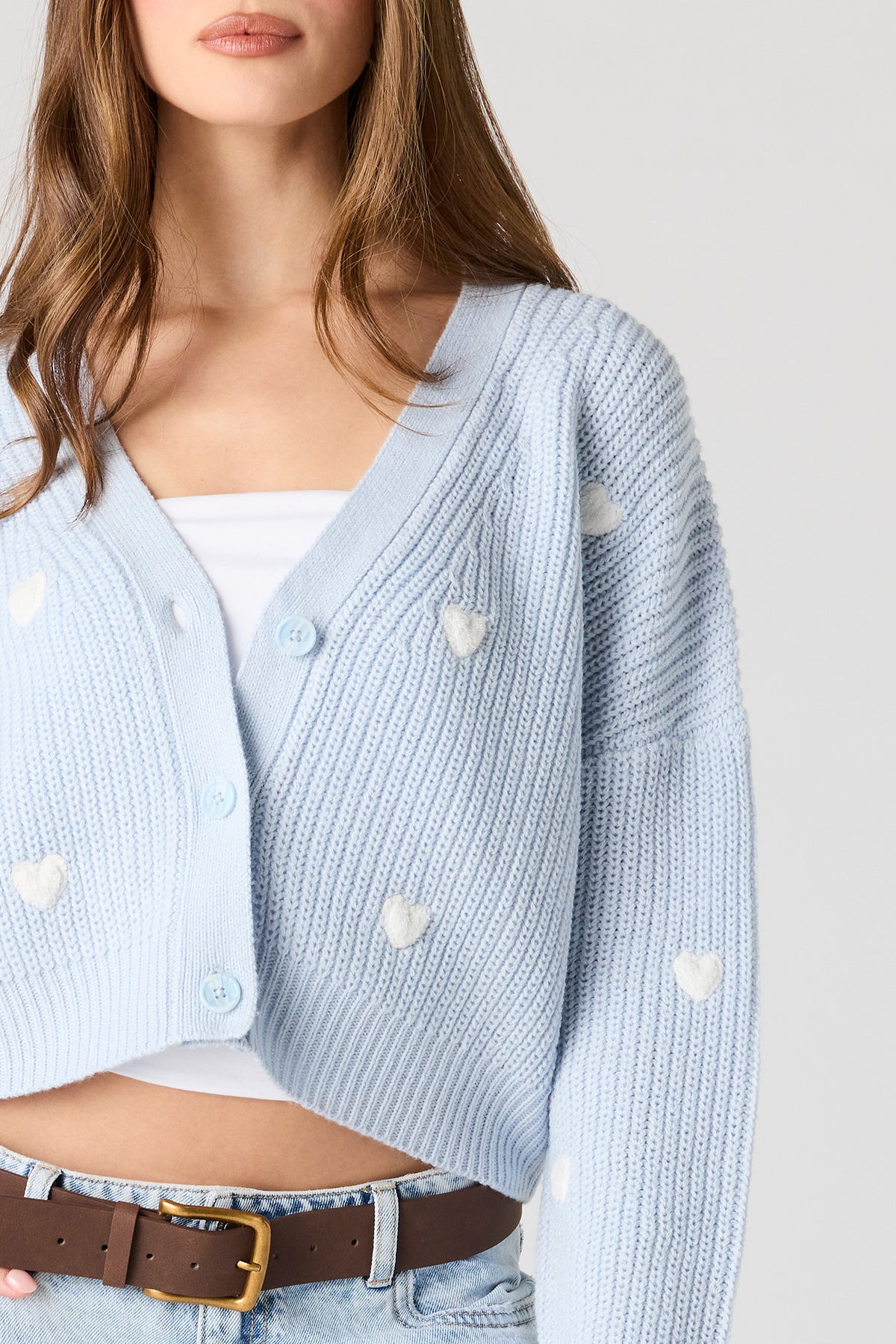 Vue alternative 4. Cardigan boutonné avec coeur en 3D