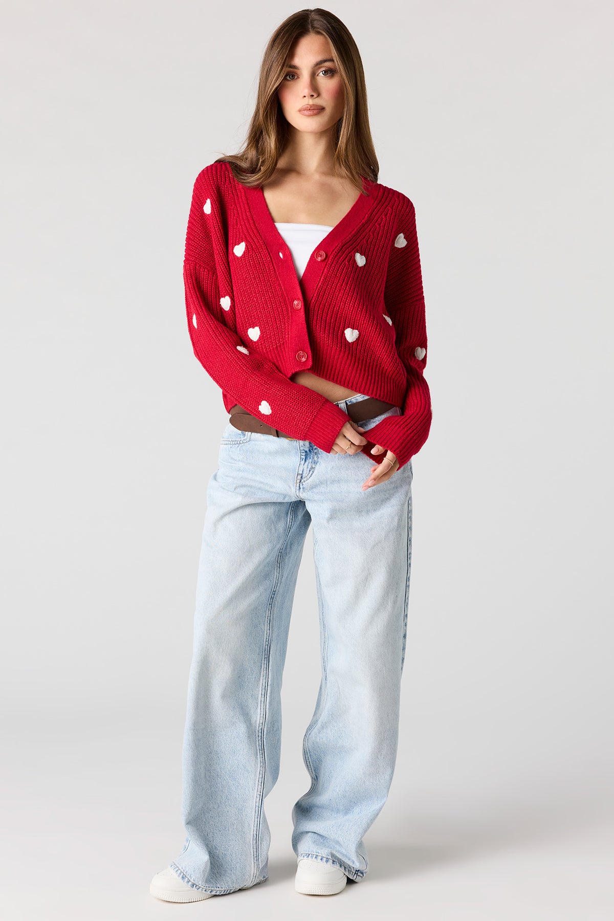 Vue alternative 3. Cardigan boutonné avec coeur en 3D