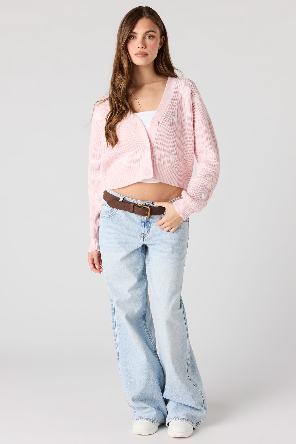 Vue alternative 3. Cardigan boutonné avec coeur en 3D