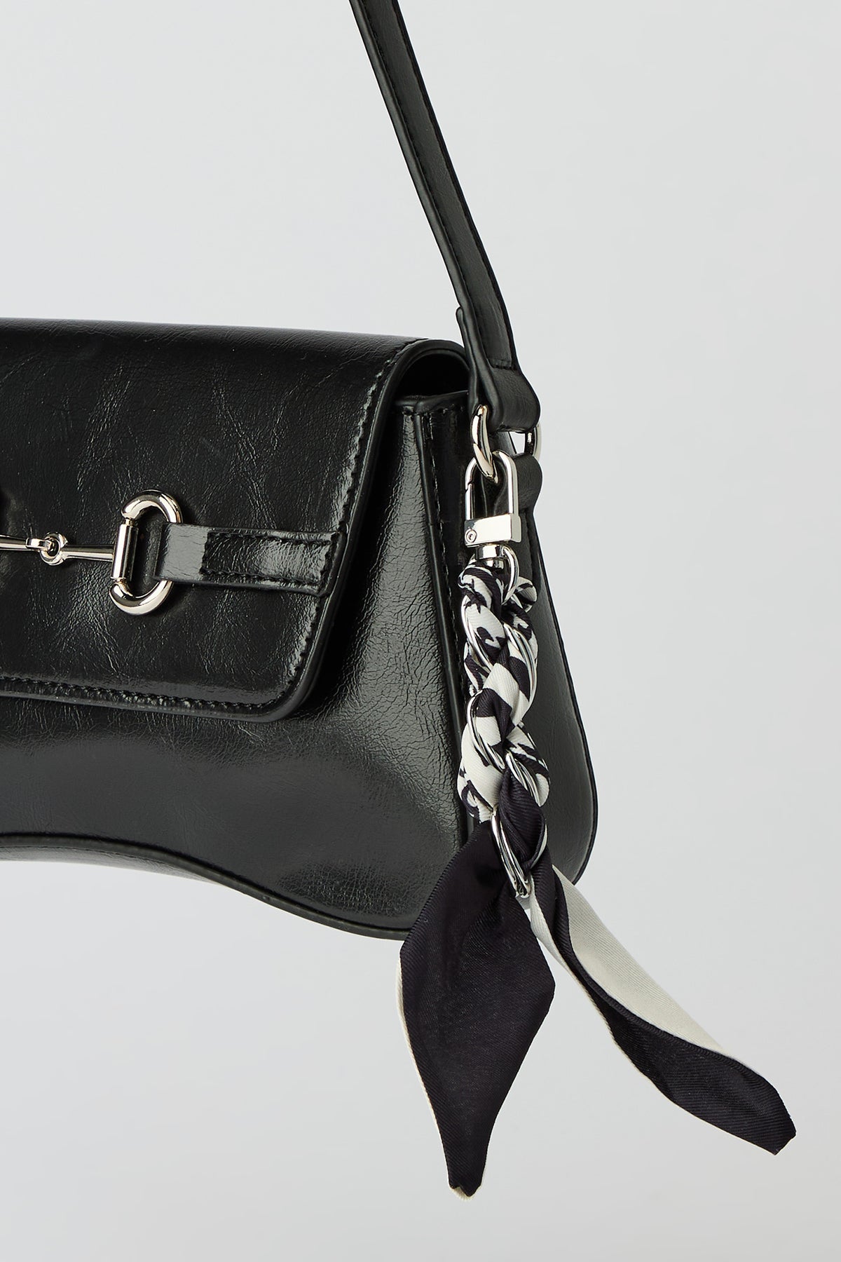 Vue alternative 3. Sac à main en similicuir avec porte-clés écharpe