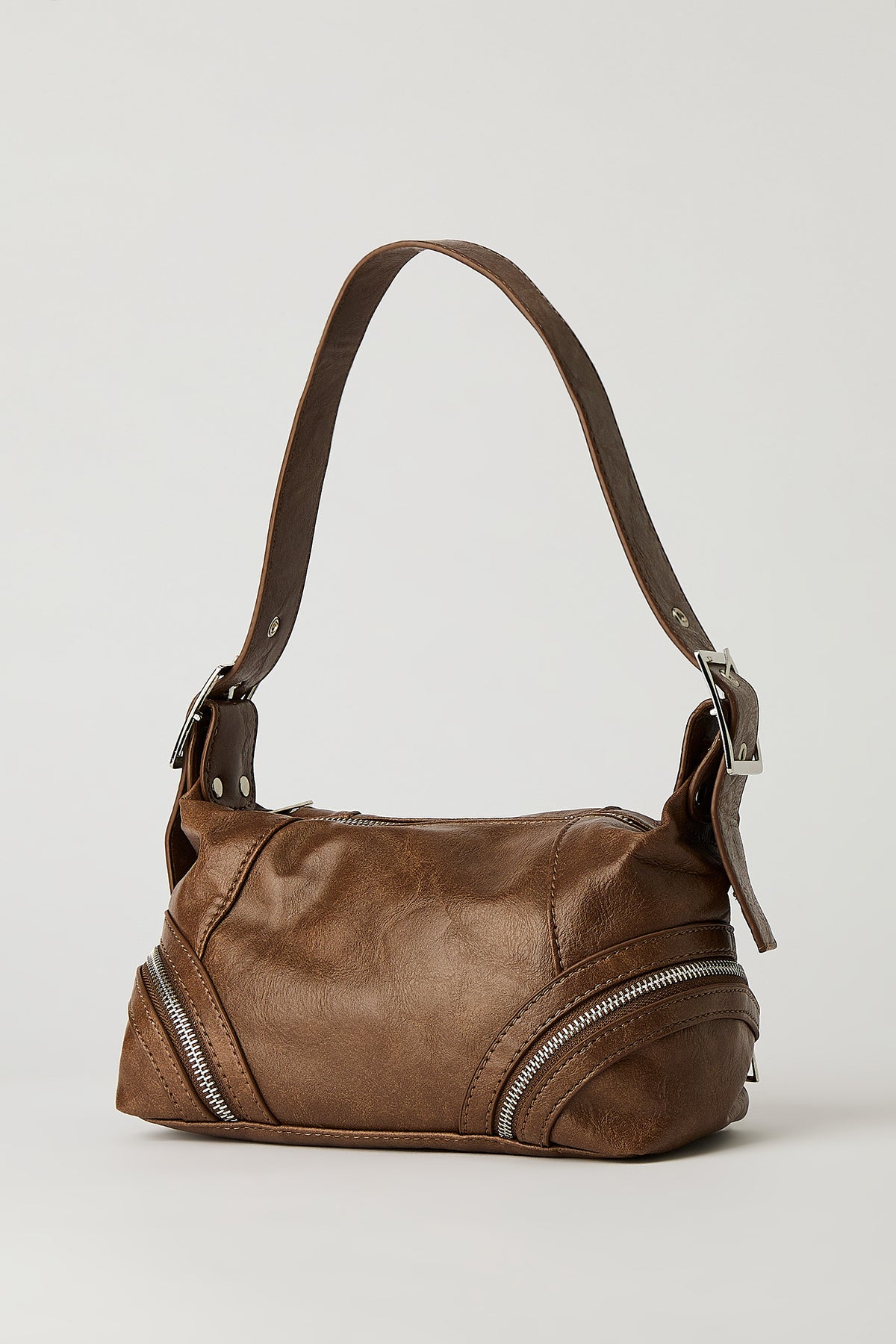 Vue alternative 2. Sac à main en similicuir d'aspect usé avec fermeture à glissière