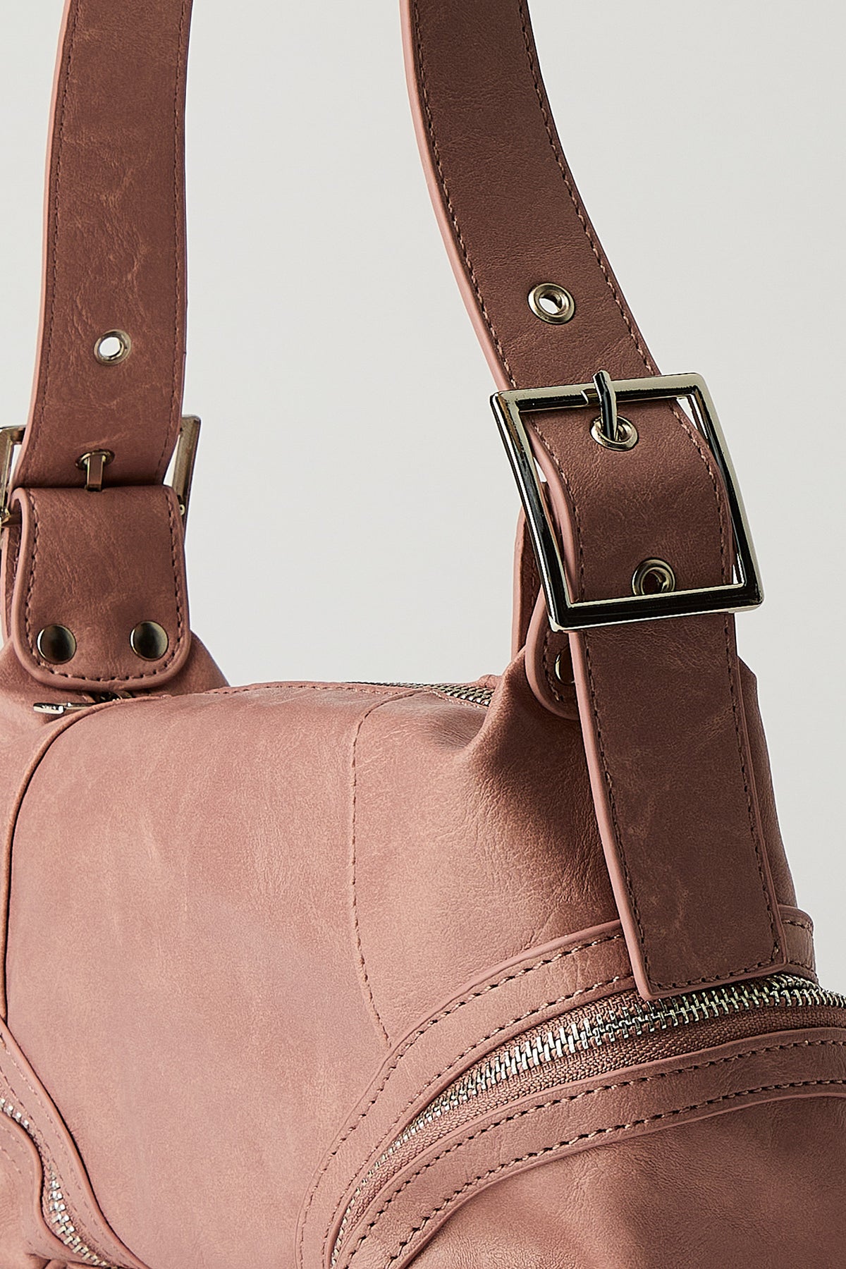Alt View 4. Faux Leather Distressed Zipper Hand Bag - Pink
