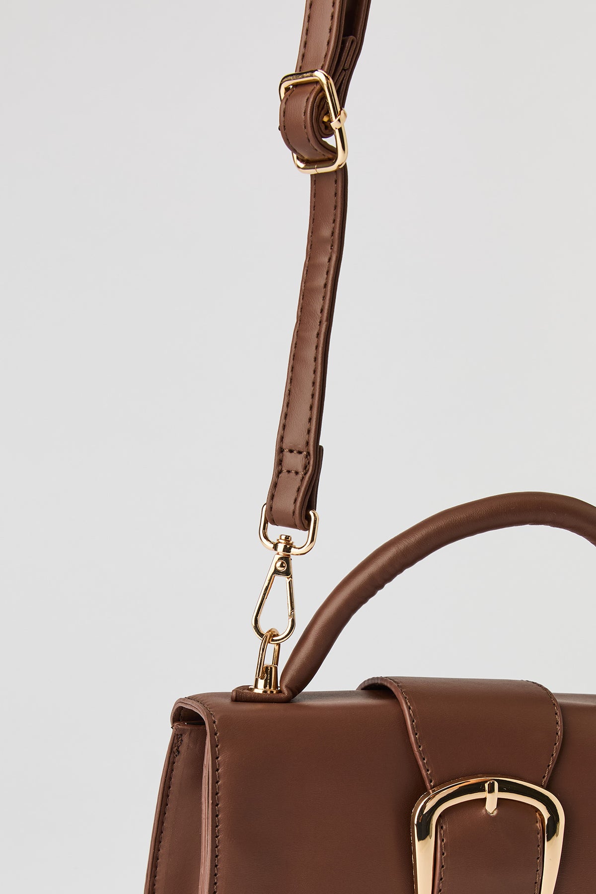 Alt View 4. Buckled Purse with Coin Purse - Brown
