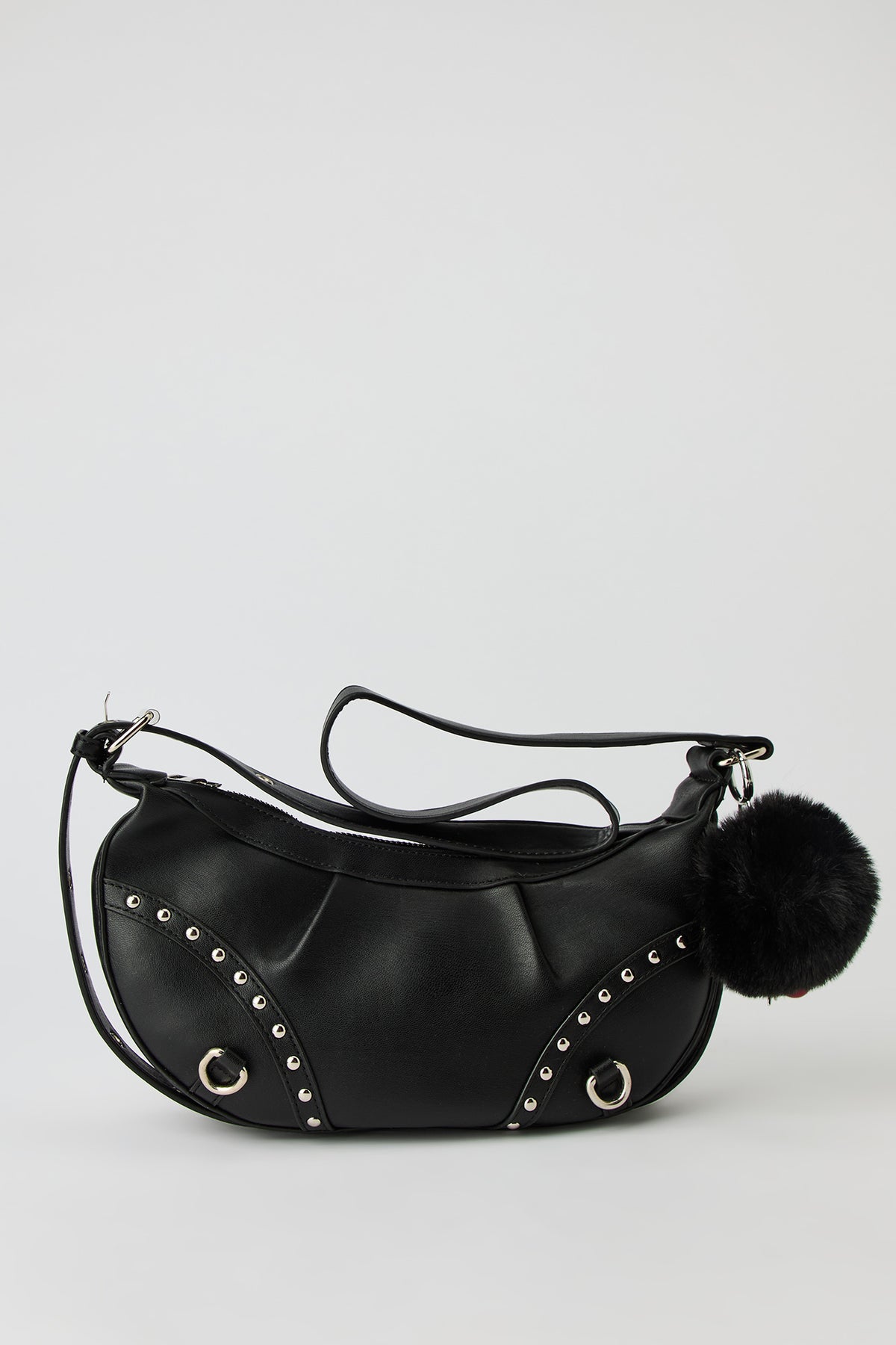 Sac à bandoulière en similicuir clouté avec porte-clés