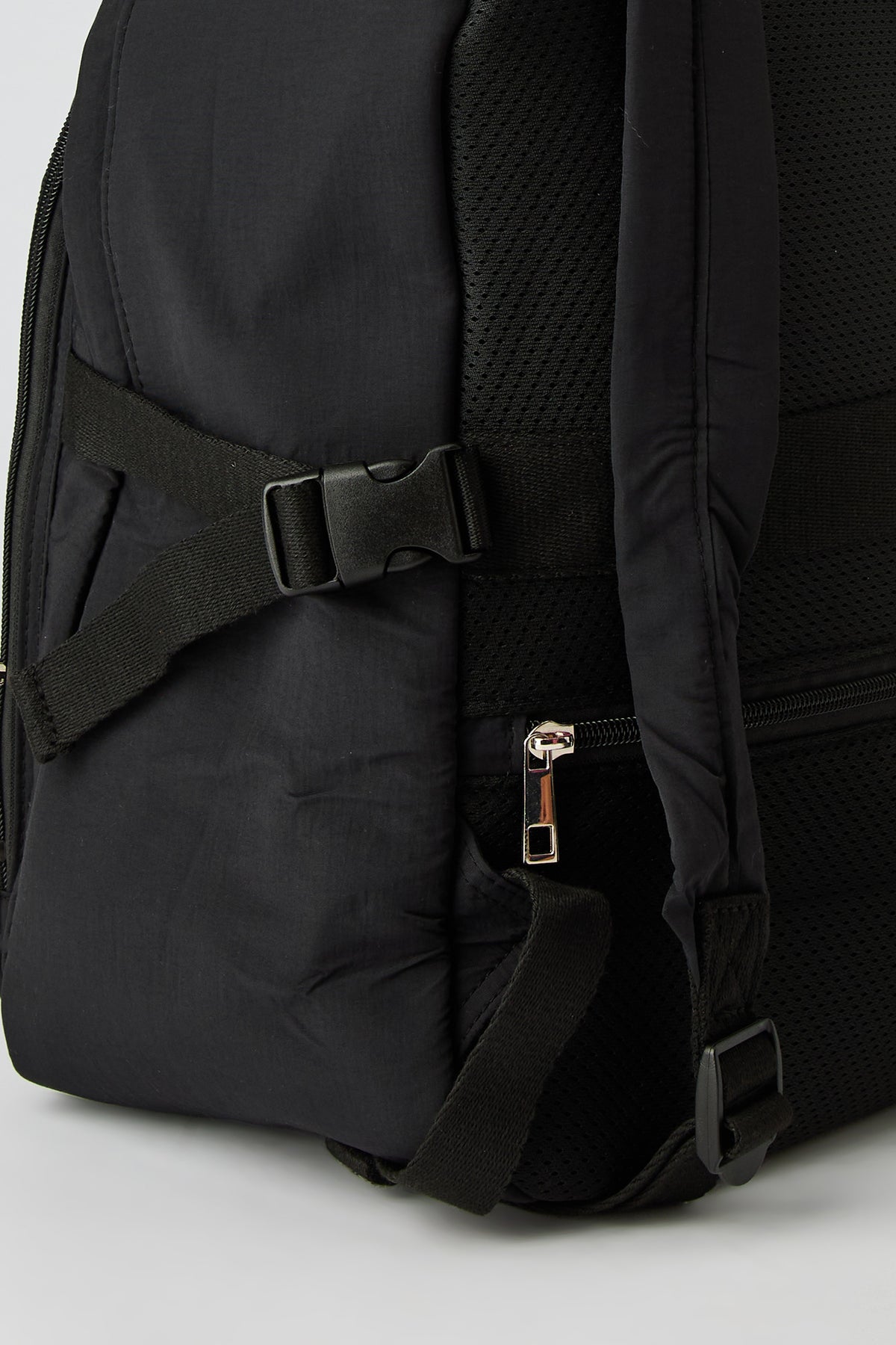 Vue alternative 6. Sac à dos matelassé avec rangement à portable et étui à crayons