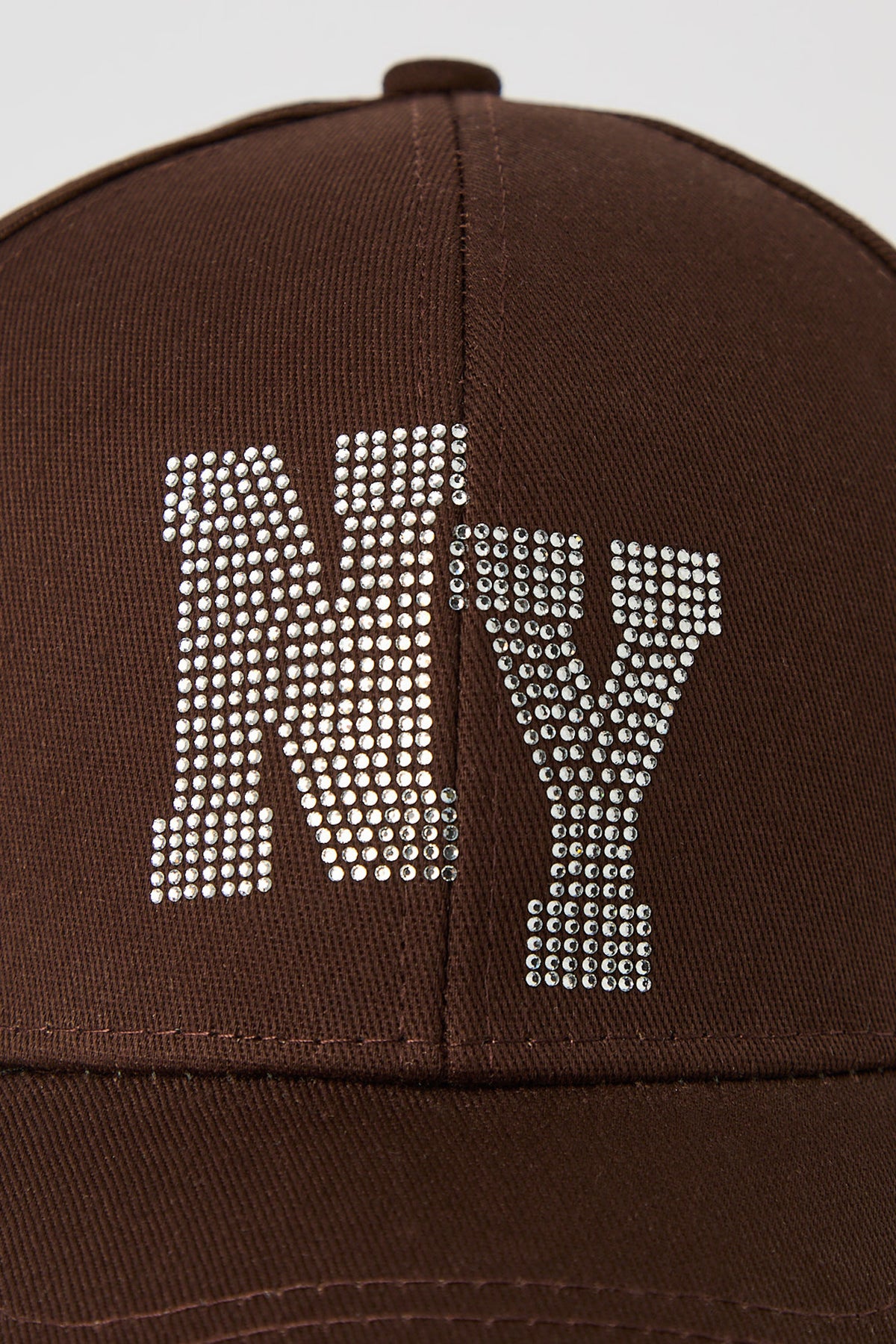 Vue alternative 4. Casquette de baseball à imprimé New York avec pierres du Rhin