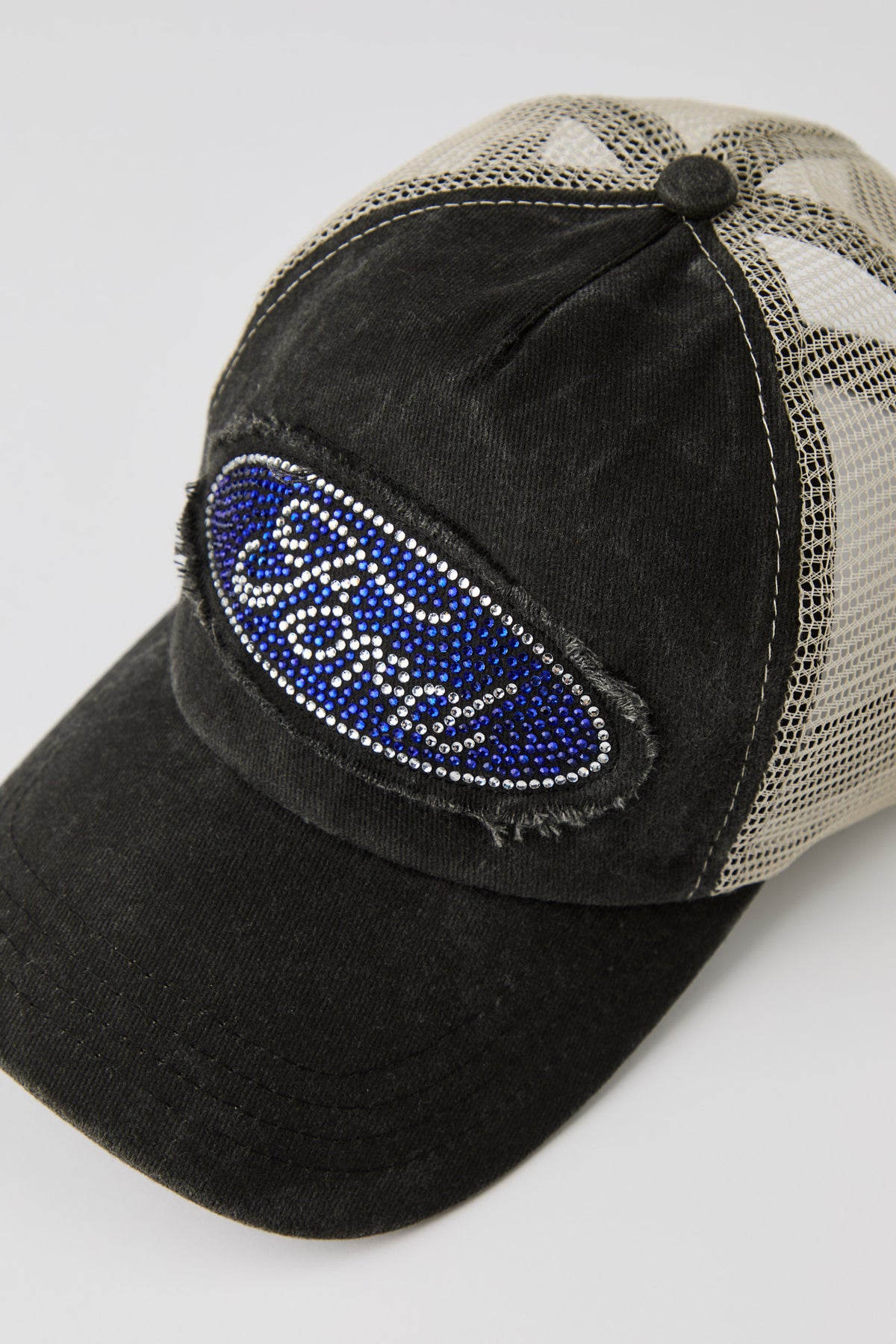 Vue alternative 4. Casquette de camionneur à imprimé Ford avec pierres du Rhin