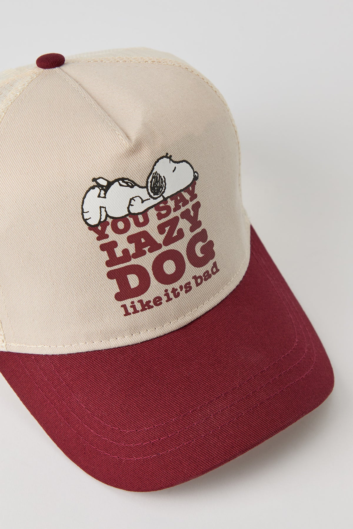 Vue alternative 2. Casquette de camionneur à imprimé Peanuts Snoopy