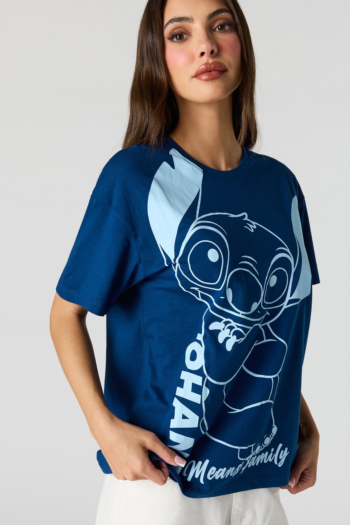 Vue alternative 4. T-shirt de coupe garçonne à imprimé Stitch