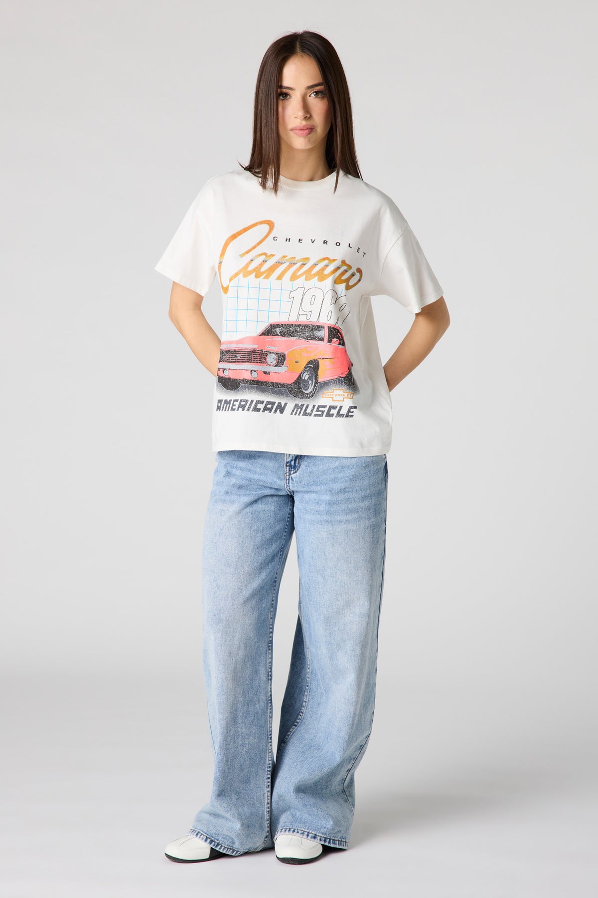 Vue alternative 3. T-shirt de coupe garçonne en coton lourd de luxe à imprimé Chevrolet