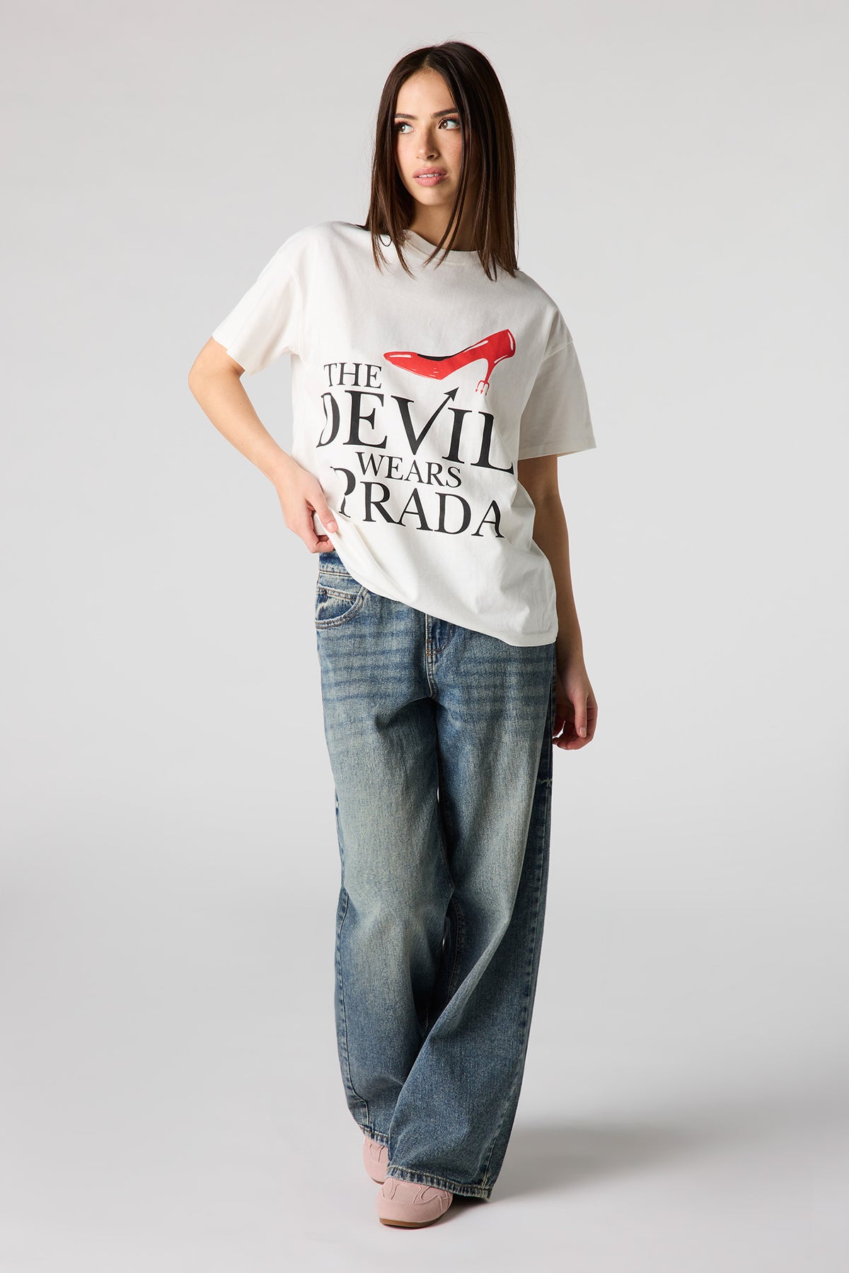 Vue alternative 3. T-shirt de coupe garçonne en coton lourd de luxe à imprimé Devil Wears Prada
