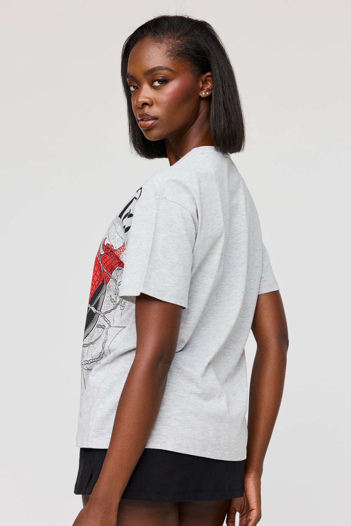 Vue alternative 2. T-shirt de coupe garçonne à imprimé Spider-Man