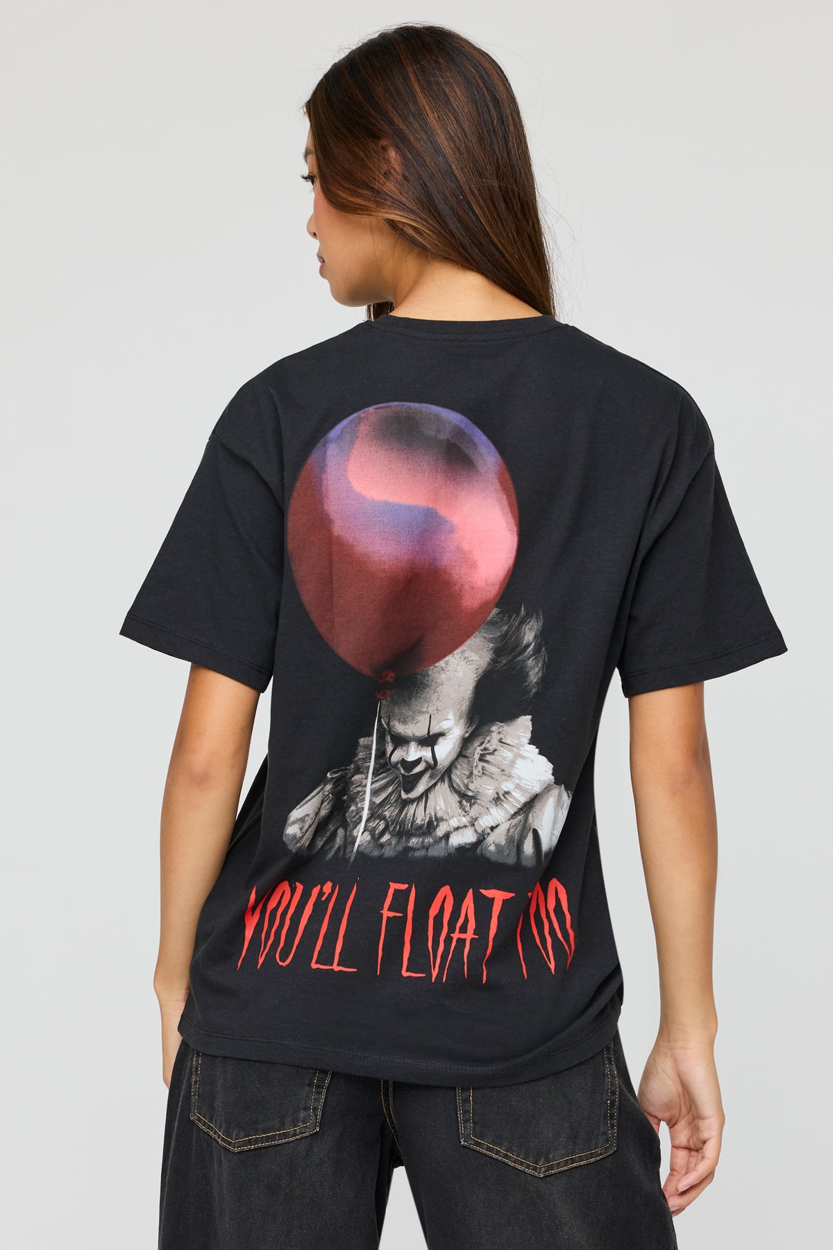 Alt View 2. IT Graphic Boyfriend T-Shirt - Charcoal