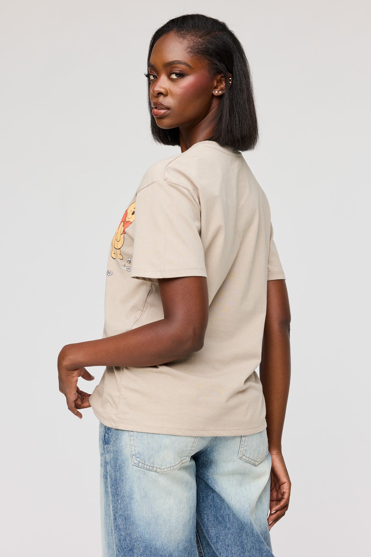 Vue alternative 2. T-shirt de coupe garçonne à imprimé Winnie the Pooh