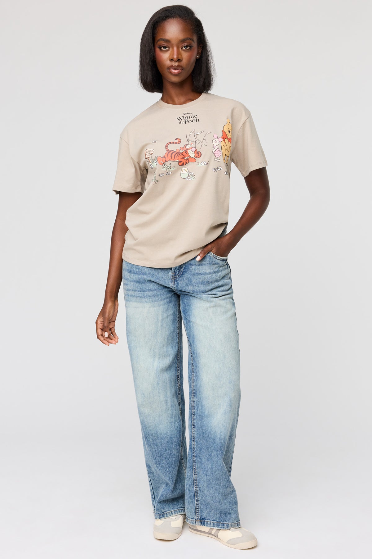 Vue alternative 3. T-shirt de coupe garçonne à imprimé Winnie the Pooh