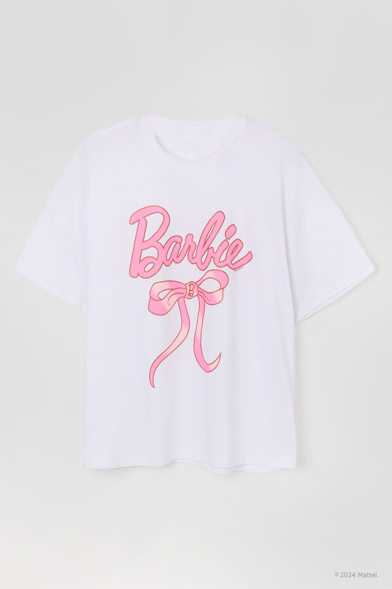 T-shirt de coupe garçonne à imprimé Barbie™ avec boucle