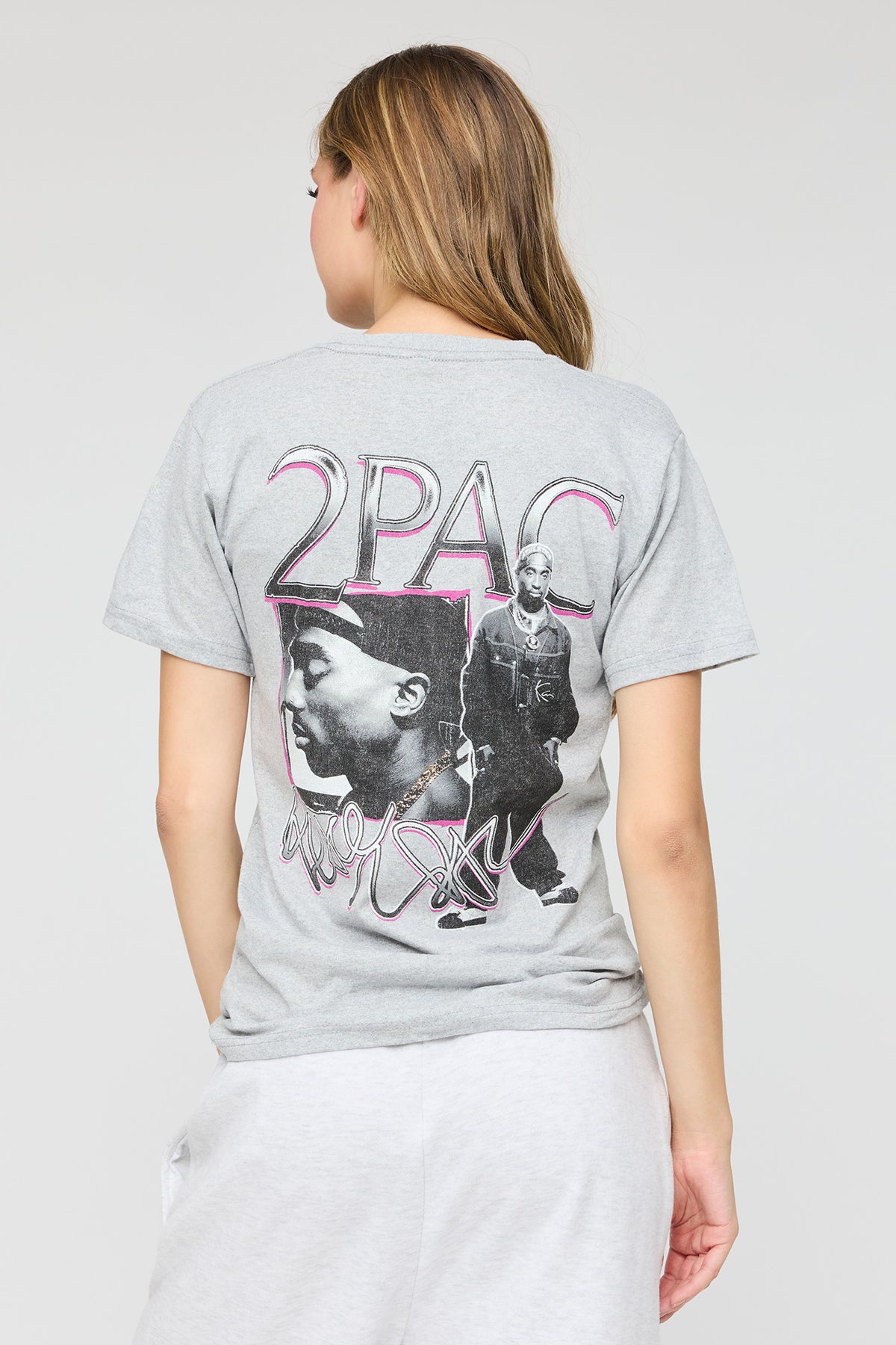 Vue alternative 2. T-shirt de coupe garçonne à imprimé Tupac 