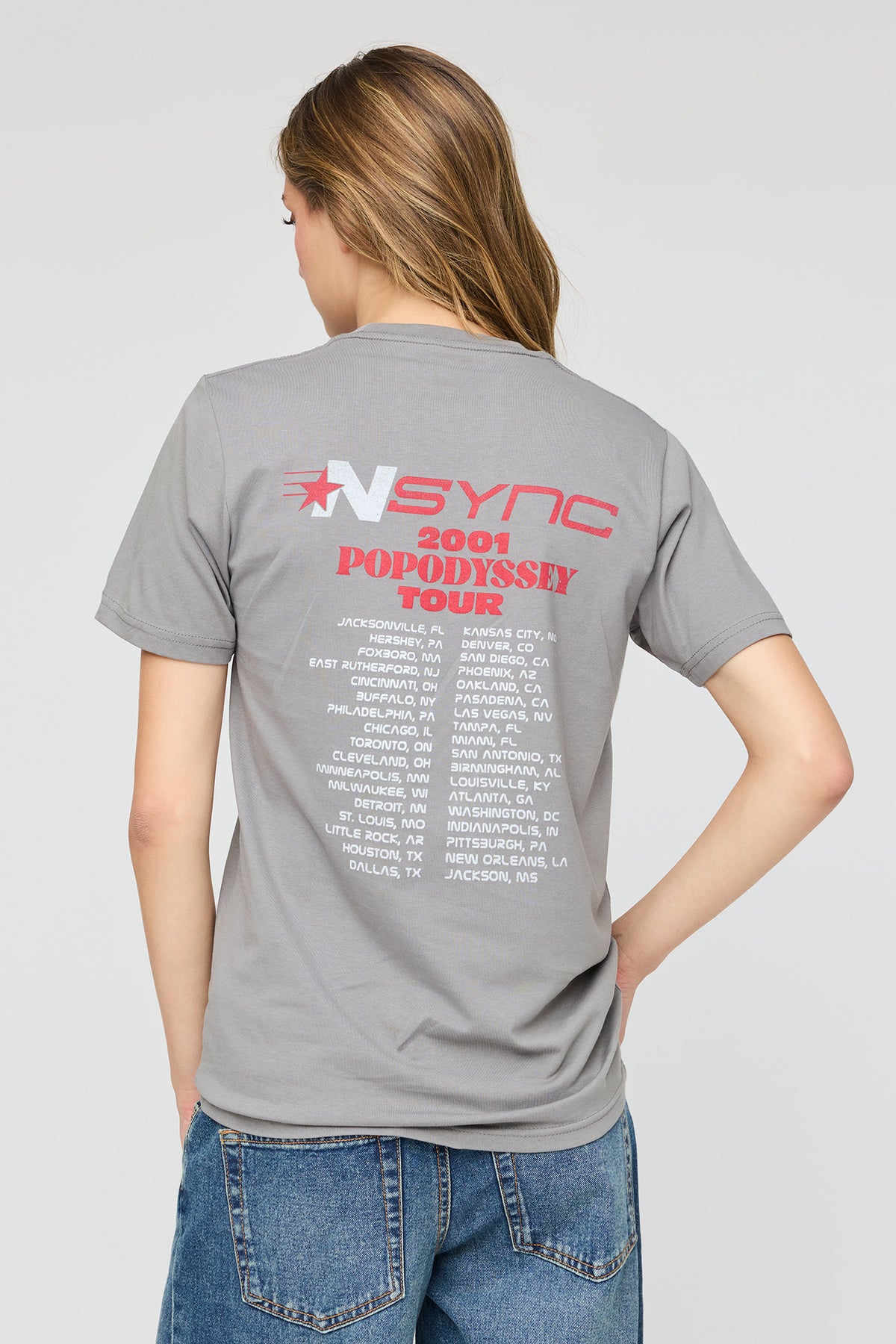 Vue alternative 2. T-shirt de coupe garçonne à imprimé NSYNC 