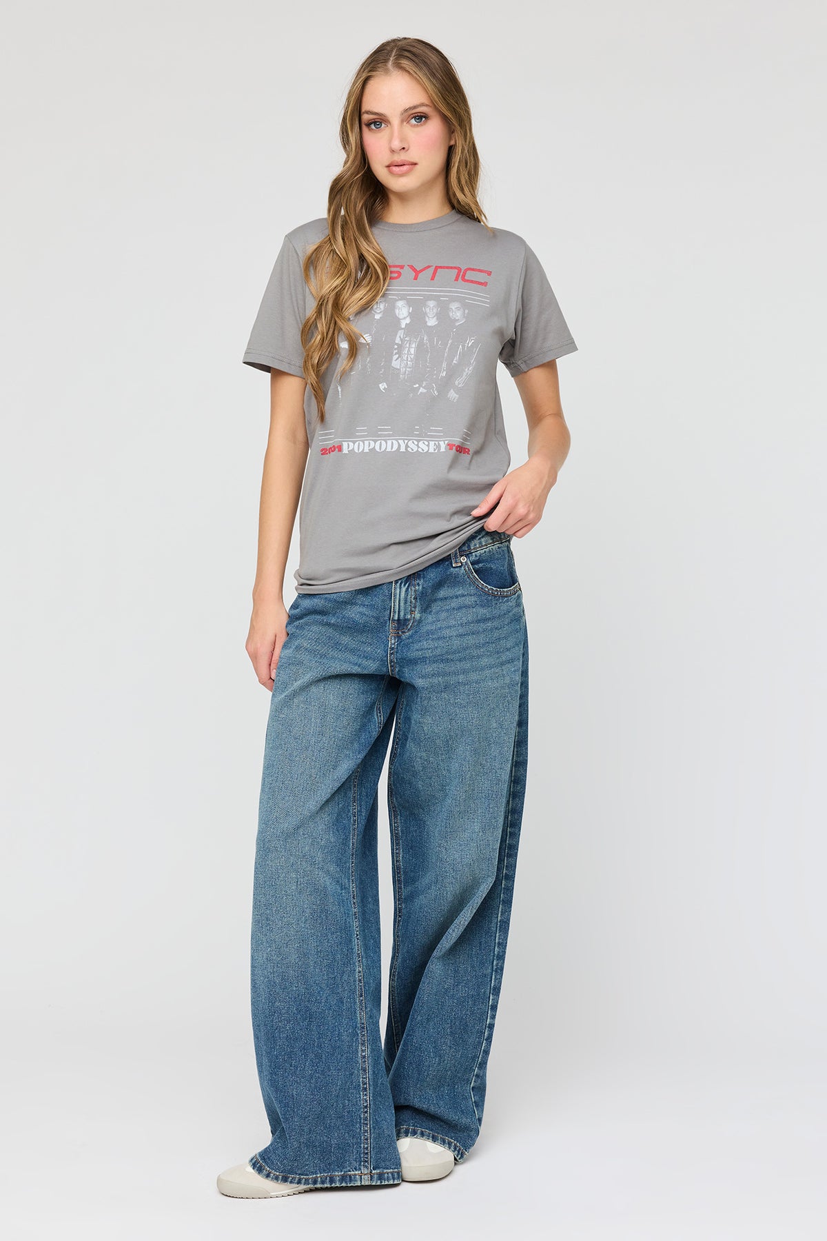 Vue alternative 3. T-shirt de coupe garçonne à imprimé NSYNC 