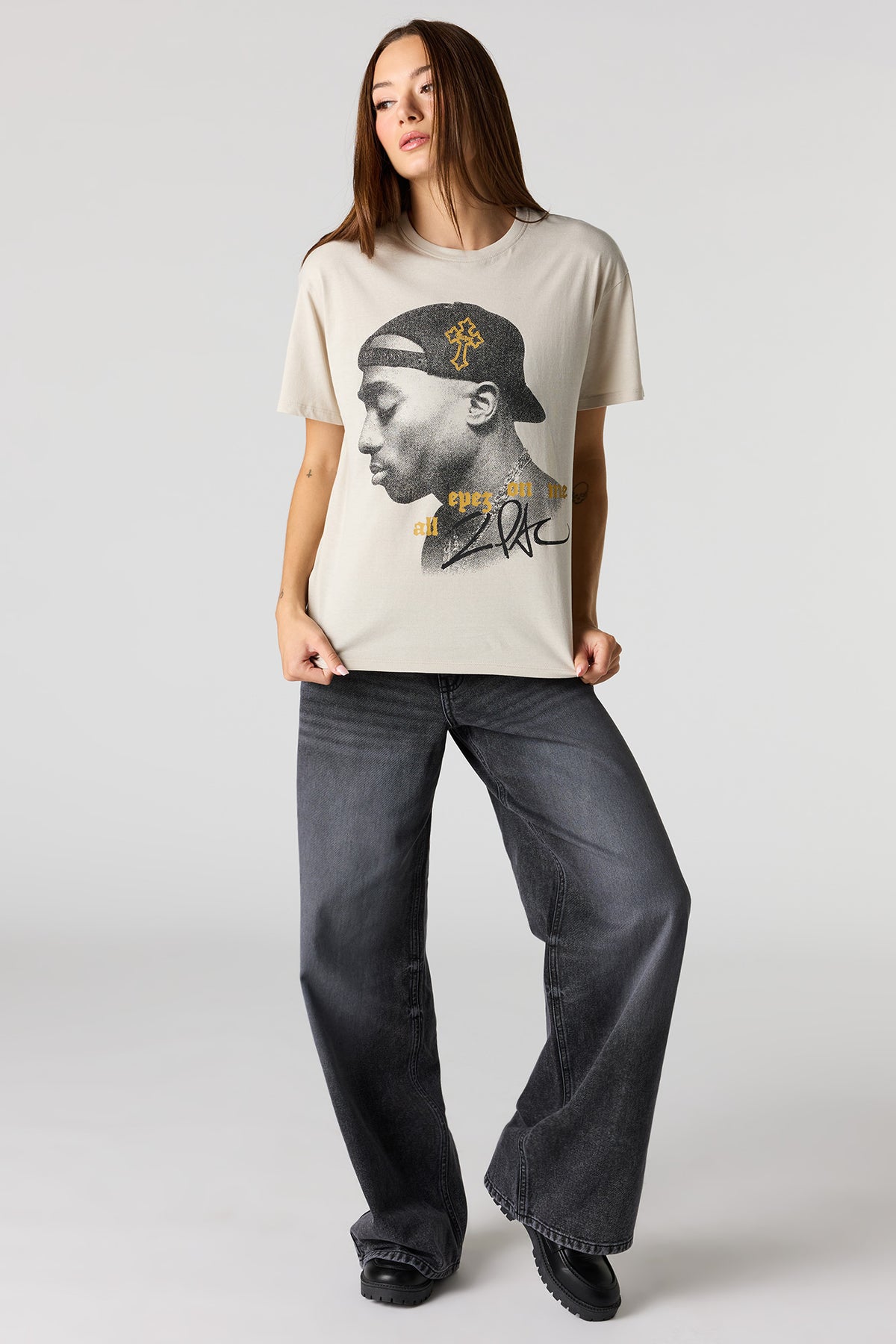 Vue alternative 3. T-shirt de coupe garçonne à imprimé Tupac 