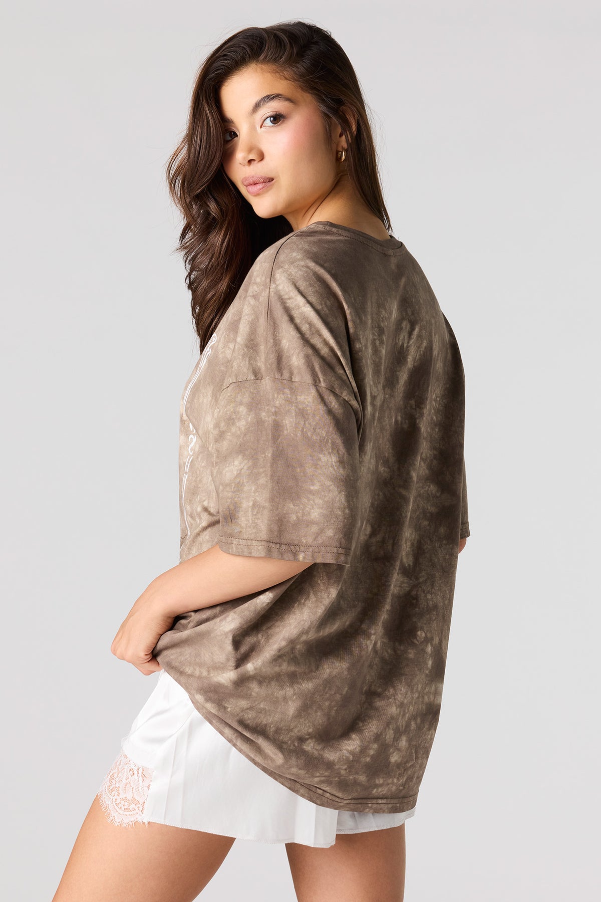 Alt View 2. Oversized Coors Graphic Washed T-Shirt - Brown