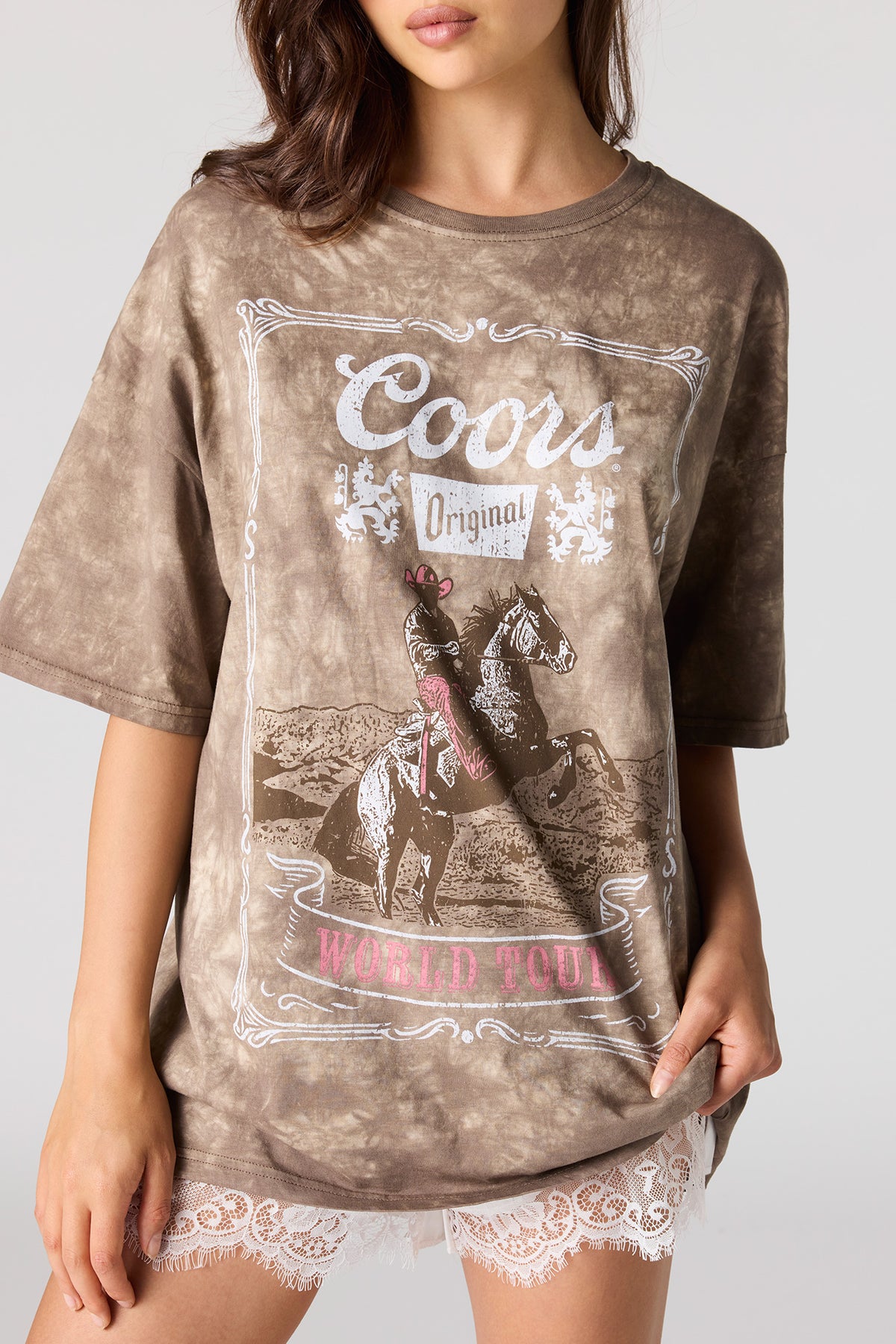 Alt View 4. Oversized Coors Graphic Washed T-Shirt - Brown