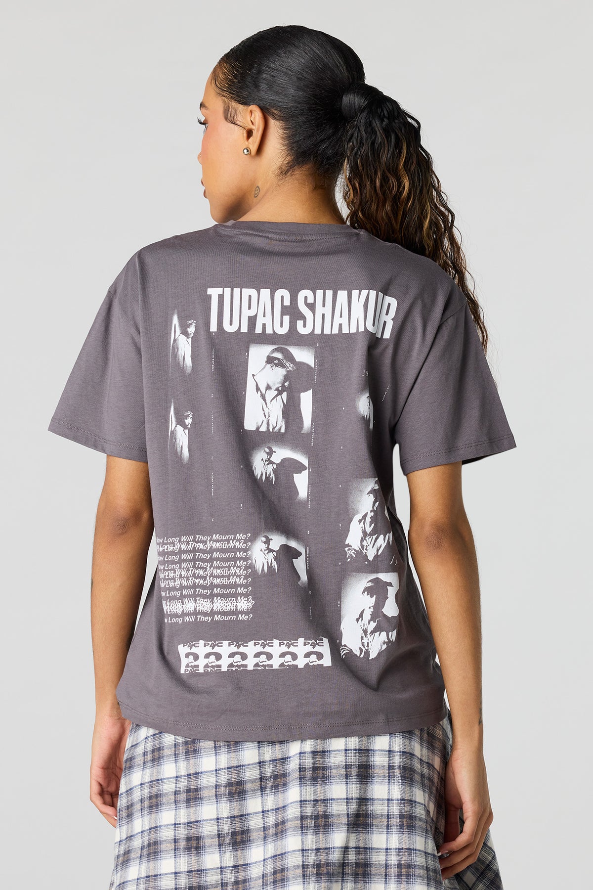 Alt View 2. Tupac Graphic Boyfriend T-Shirt - Dark Grey