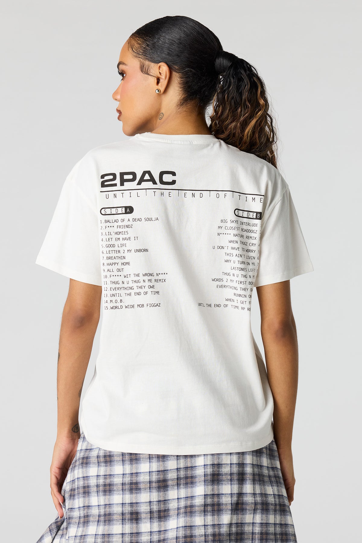 Vue alternative 2. T-shirt de coupe garçonne à imprimé Tupac