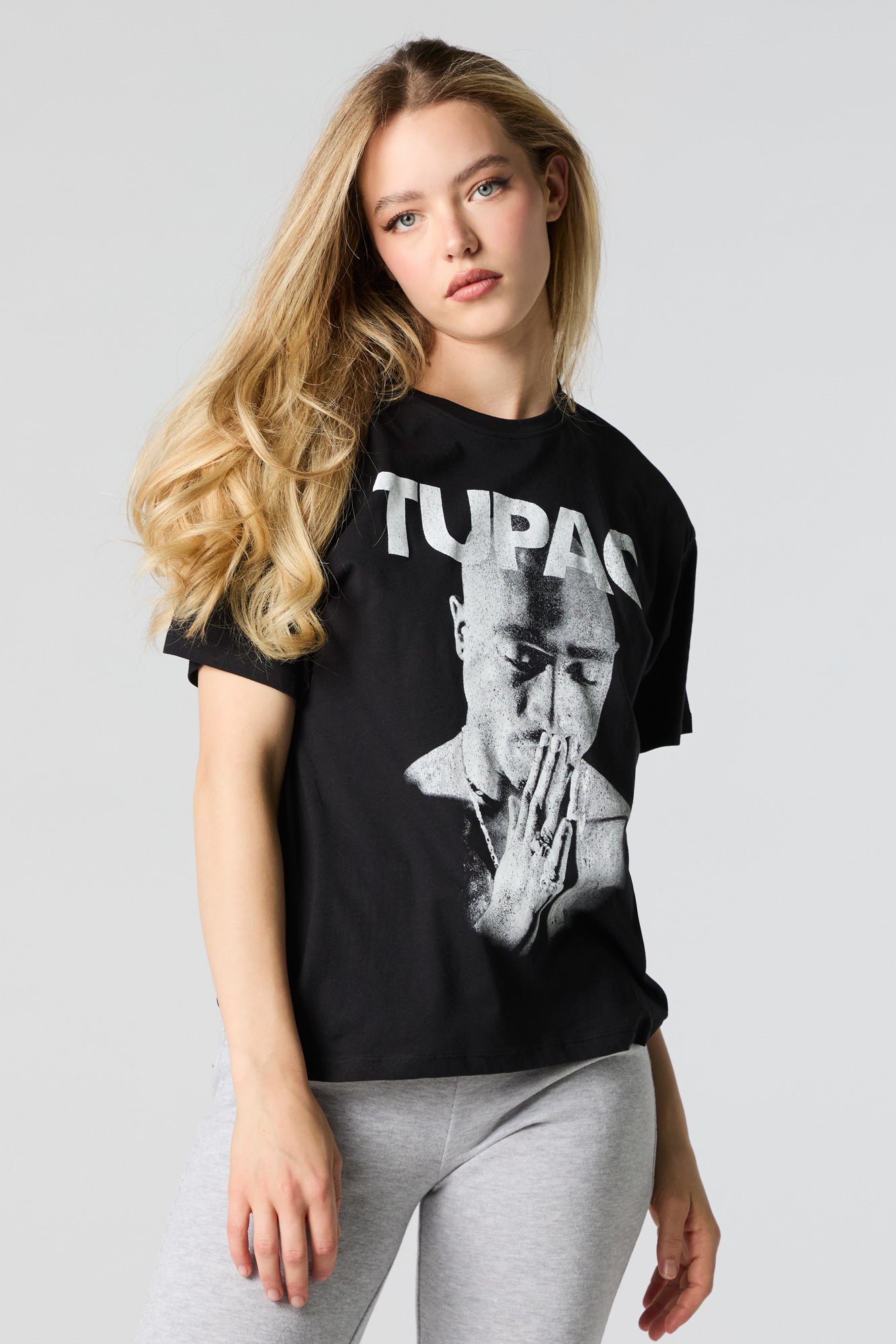 Tupac Praying Graphic Boyfriend T-Shirt