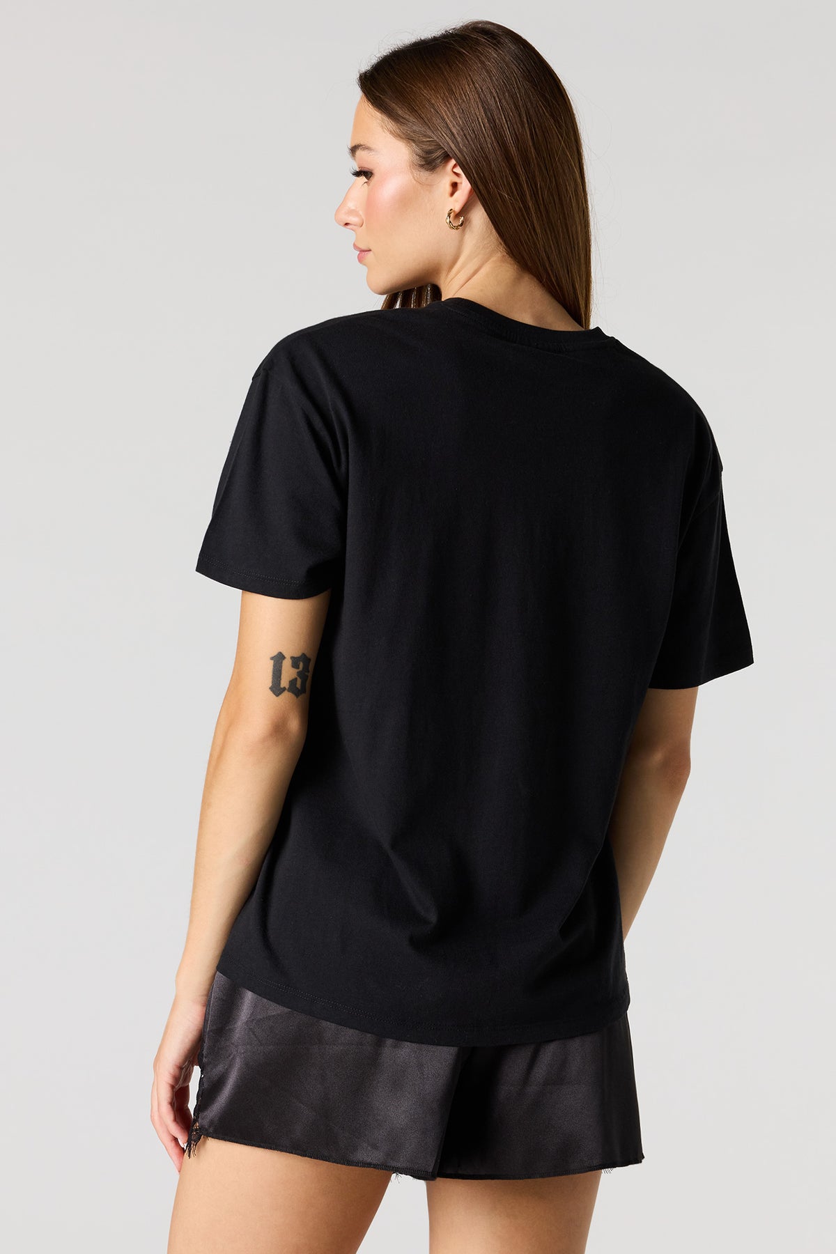 Vue alternative 2. T-shirt de coupe garçonne à imprimé Katseye