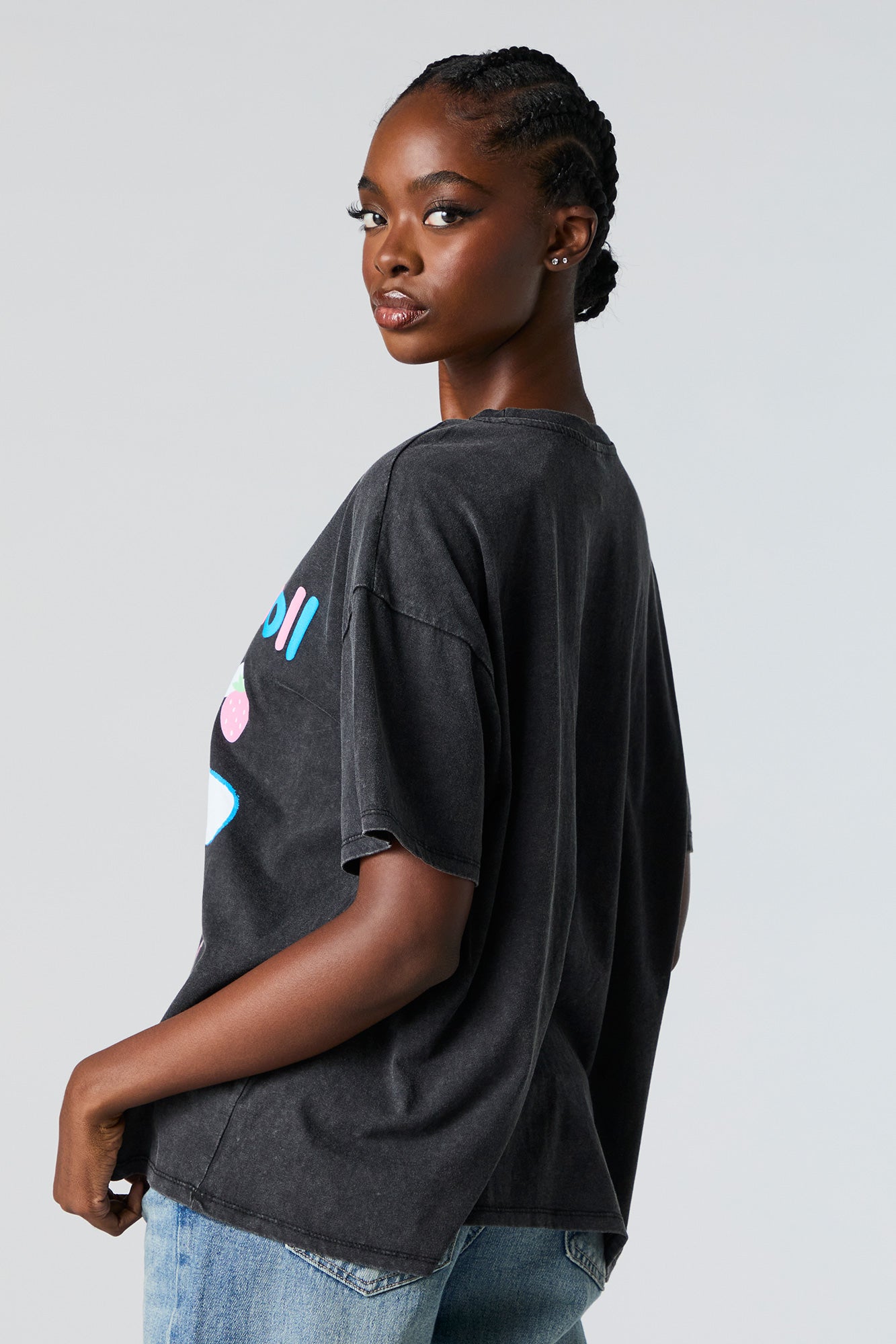 T-shirt de coupe garçonne délavé à imprimé Cinnamoroll – Urban Planet