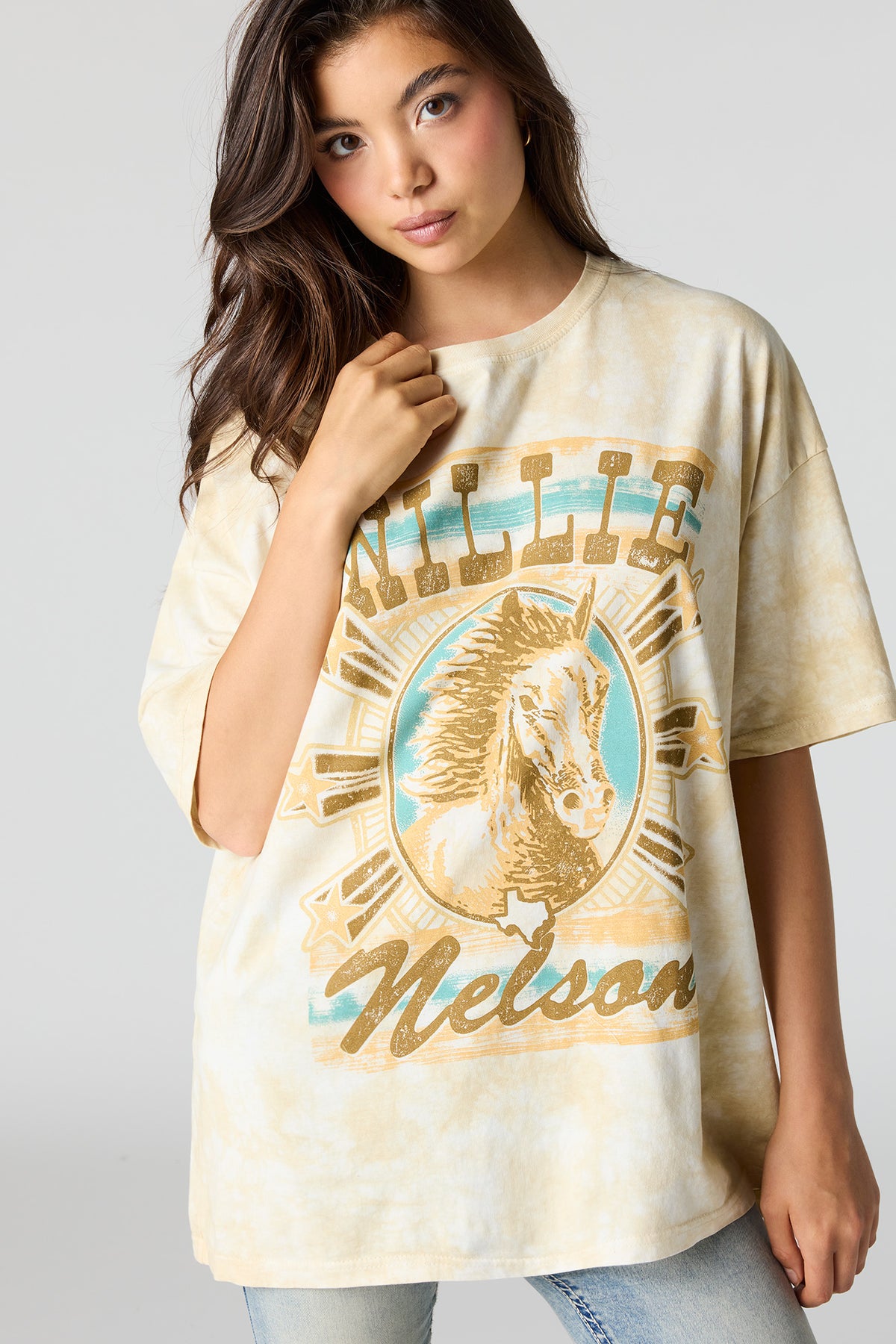 Alt View 4. Oversized Willie Nelson Graphic Washed T-Shirt - Ivory