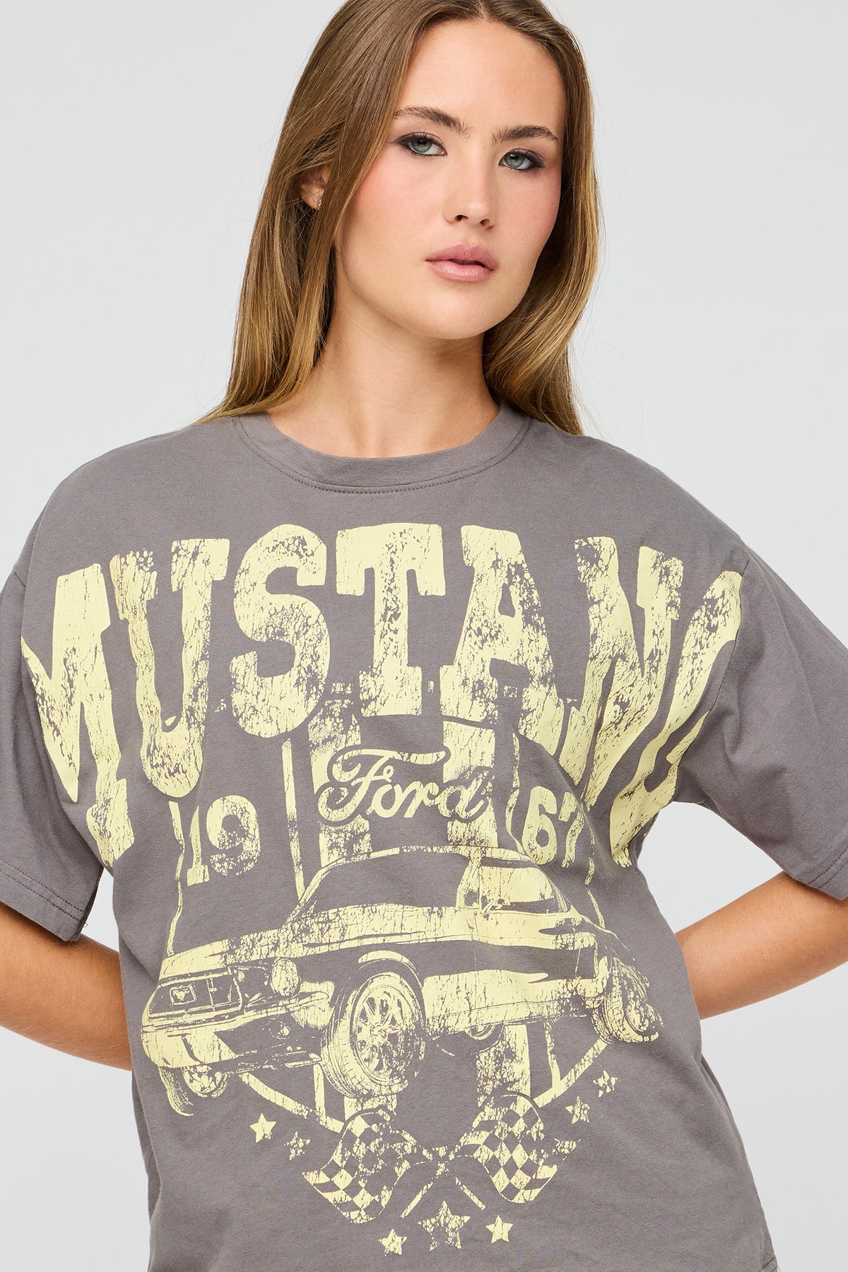 Vue alternative 4. T-shirt surdimensionné à imprimé Ford Mustang 