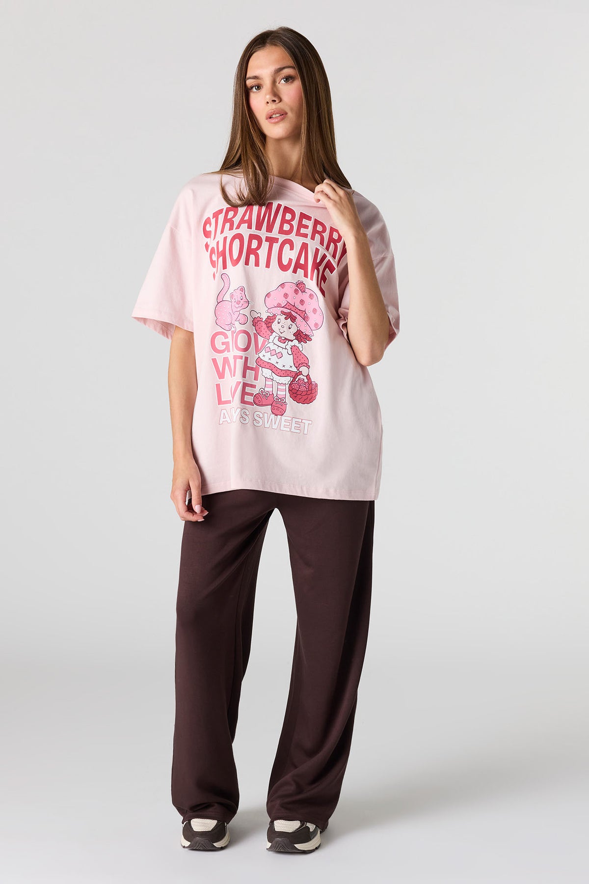 Alt View 2. Strawberry Shortcake Graphic Oversized T-Shirt - Pink