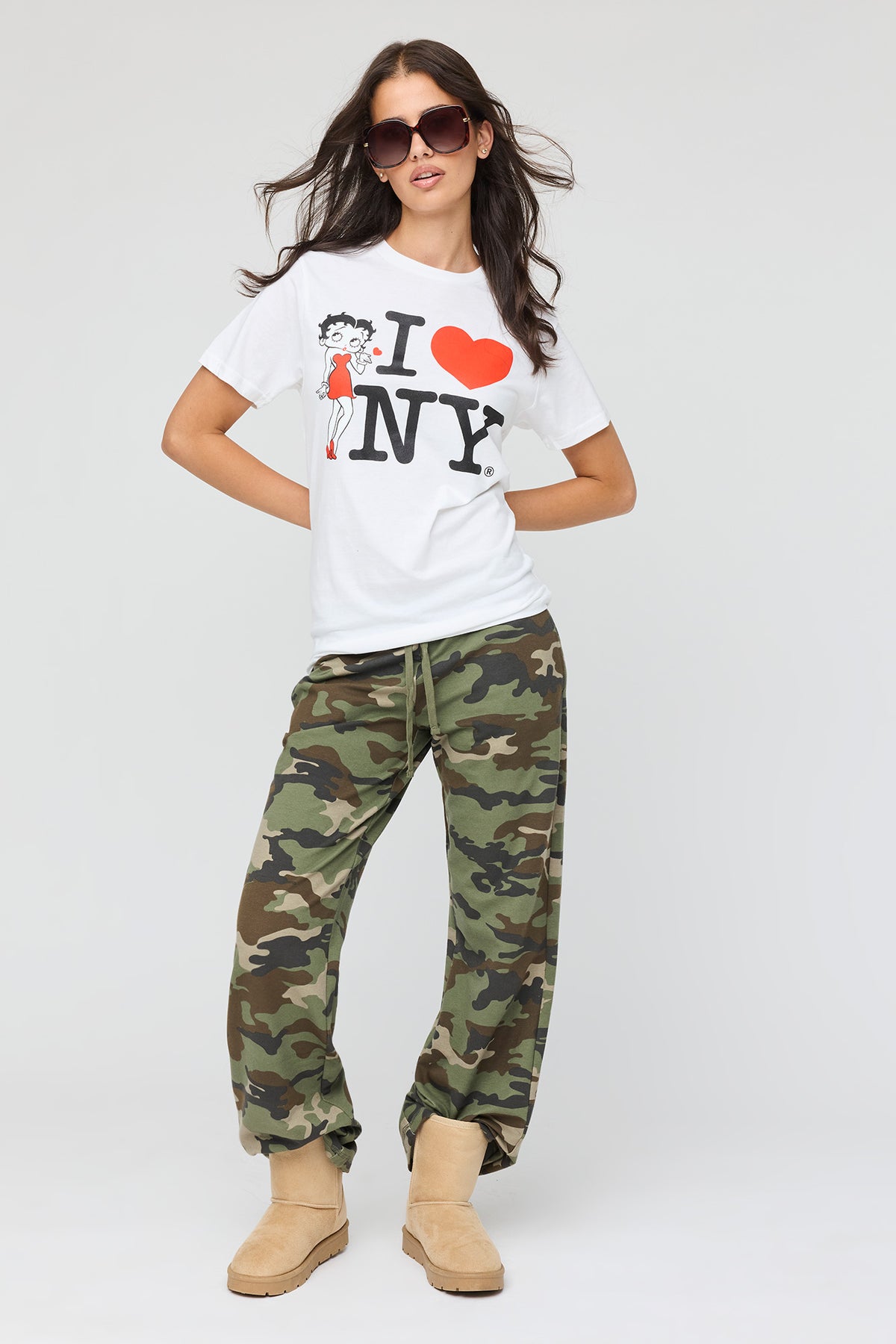 Vue alternative 2. T-shirt de coupe garçonne à imprimé Betty Boop 