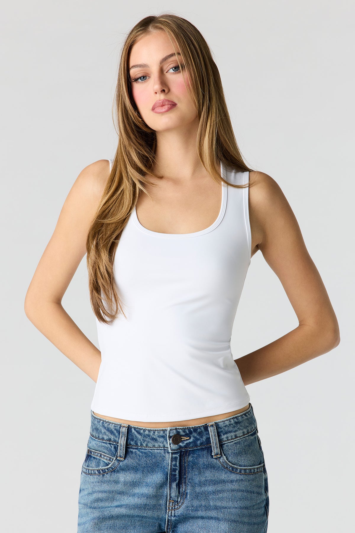 Débardeur profilé en coton lourd de luxe avec encolure dégagée