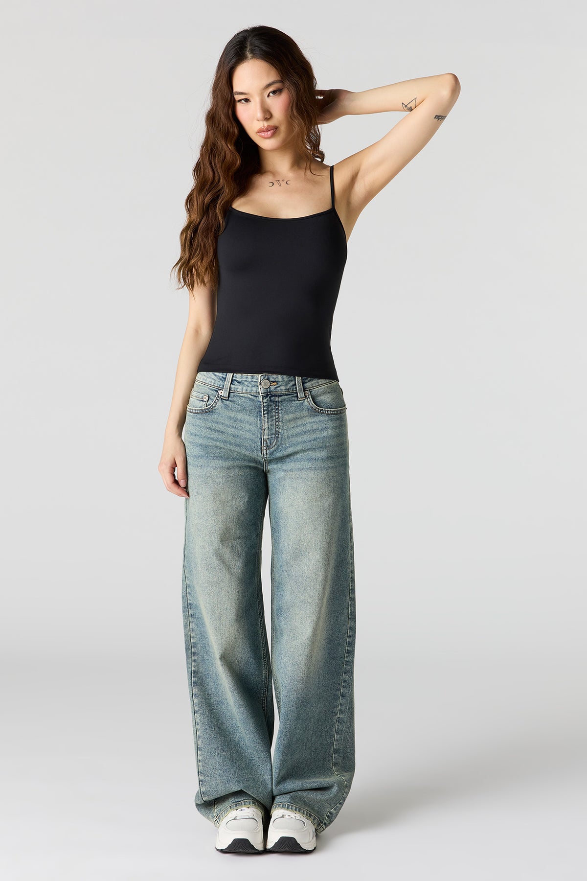 Vue alternative 7. Camisole profilée en molleton de luxe avec encolure dégagée