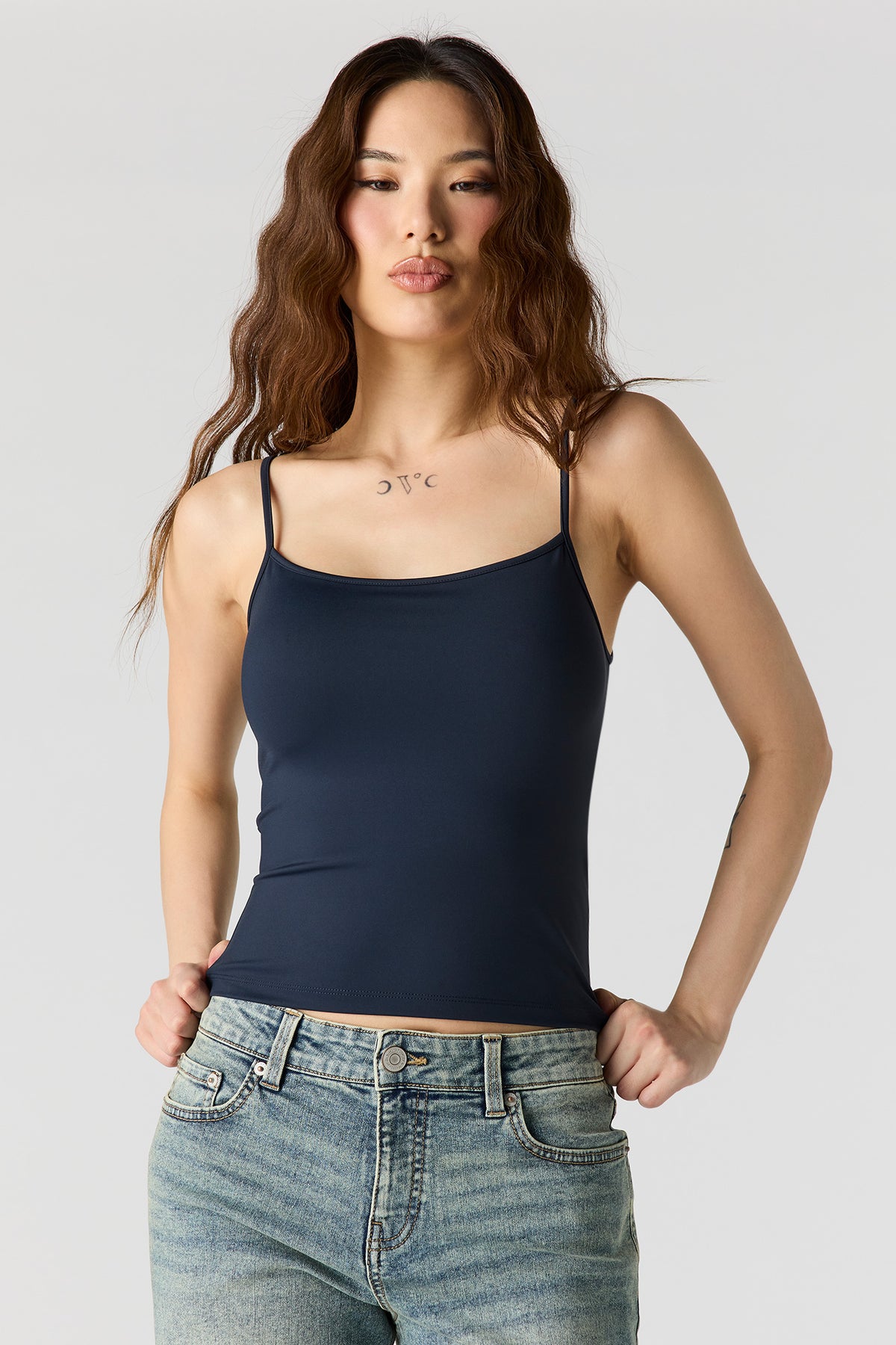 Vue alternative 11. Camisole profilée en molleton de luxe avec encolure dégagée