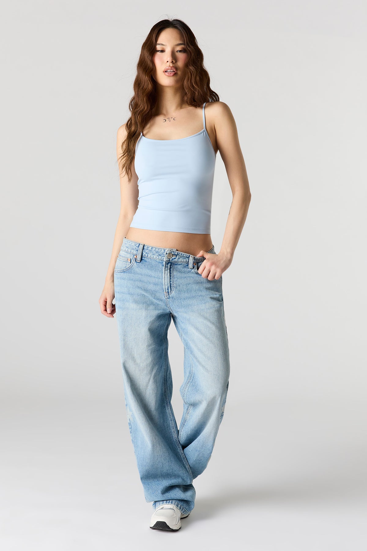 Vue alternative 3. Camisole profilée en molleton de luxe avec encolure dégagée