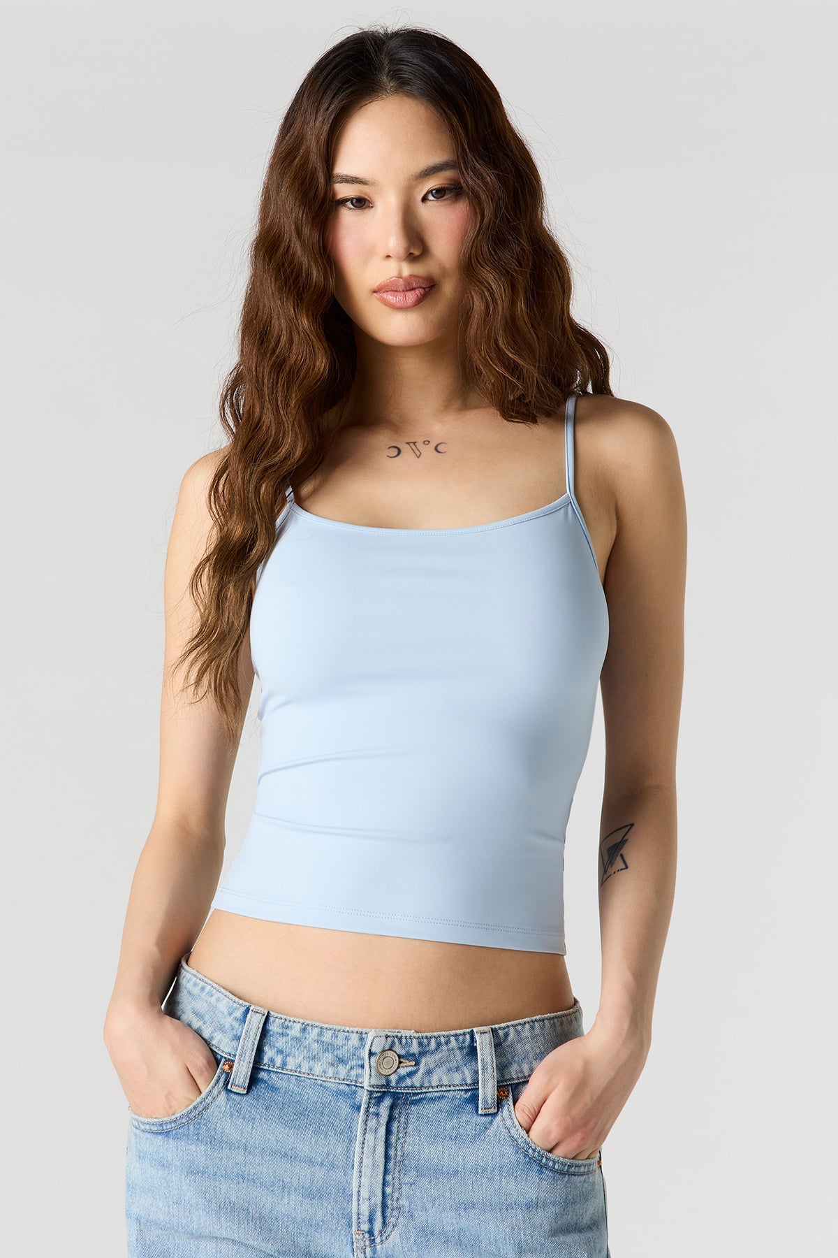 Vue alternative 4. Camisole profilée en molleton de luxe avec encolure dégagée