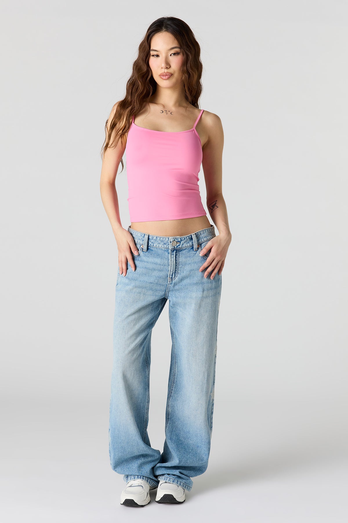 Vue alternative 19. Camisole profilée en molleton de luxe avec encolure dégagée