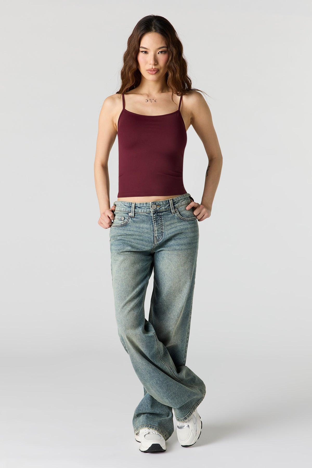 Vue alternative 22. Camisole profilée en molleton de luxe avec encolure dégagée