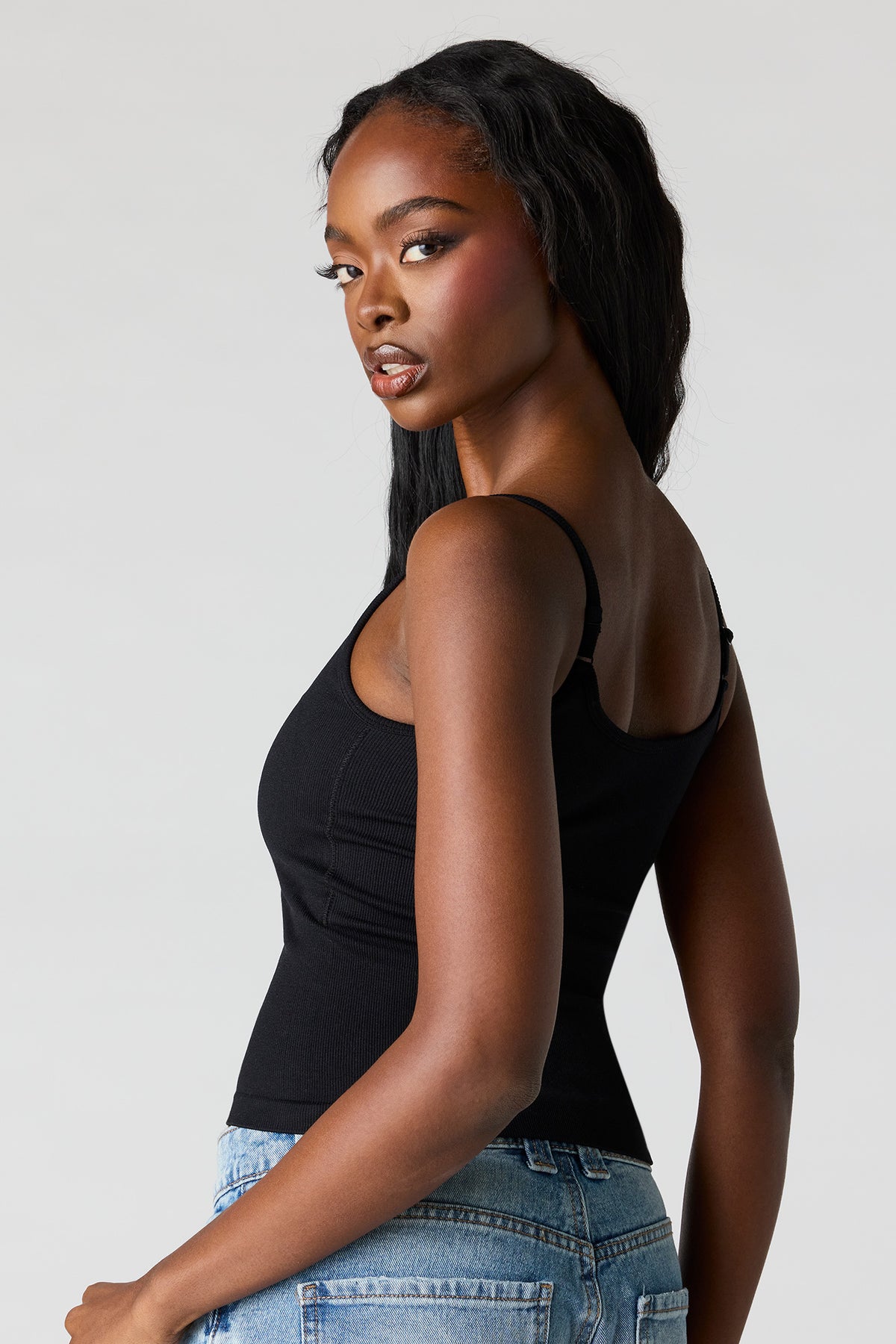 Vue alternative 2. Débardeur côtelé sans couture ni soutien-gorge intégré avec encolure dégagée